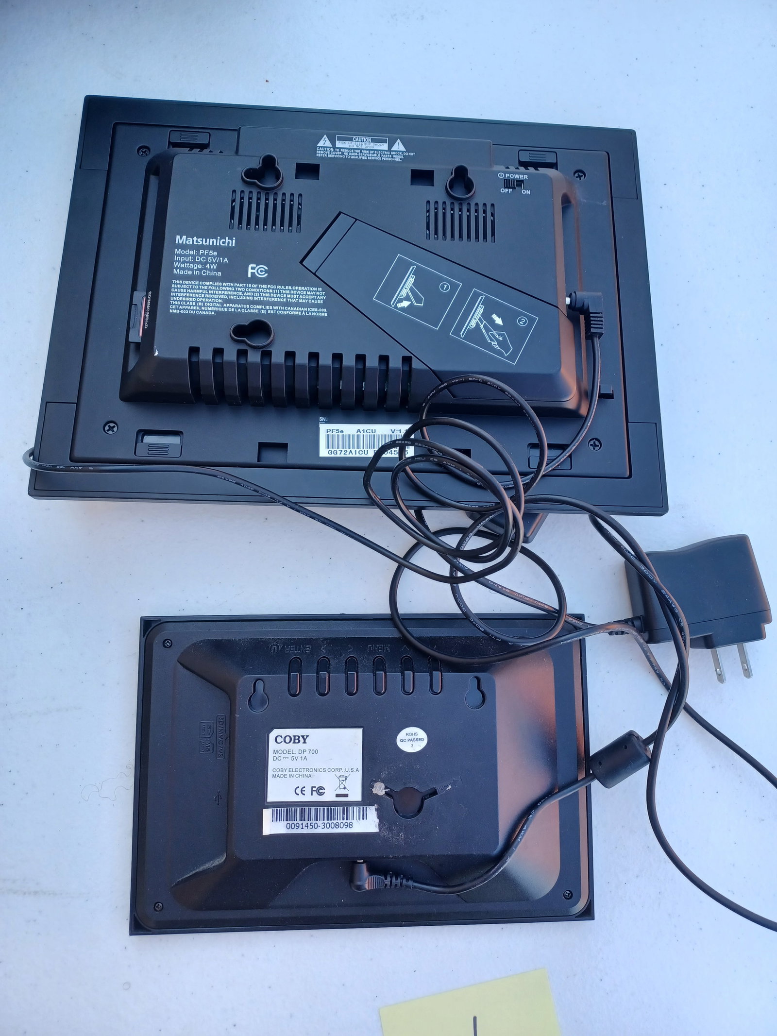 Two Electronic Photo Frames / Untested - 2