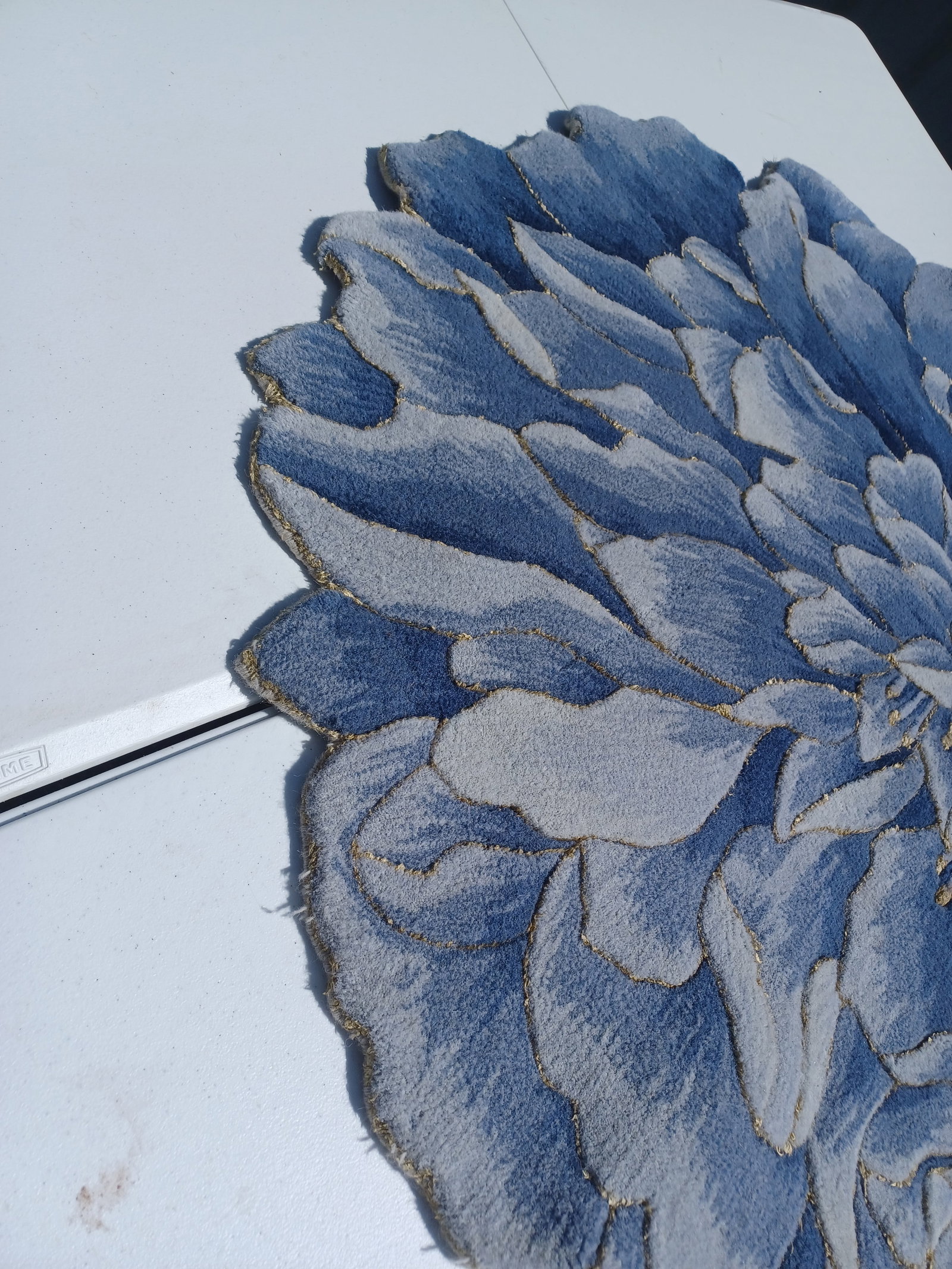 Unique Wool Flower Design Area Rug - 6