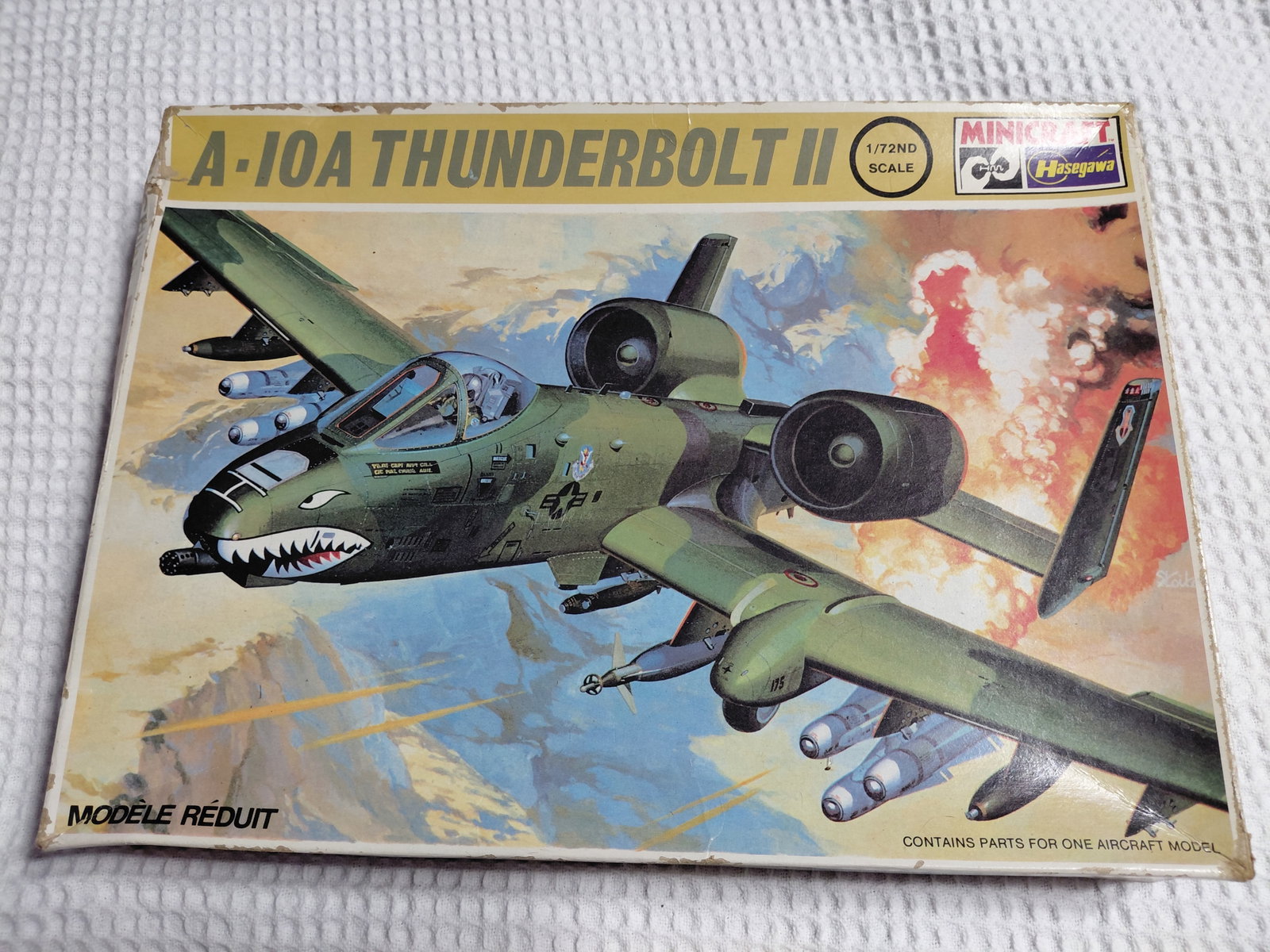 Vintage Model A-10A Thunderbolt II / as seen: Vintage Model A-10A Thunderbolt II / as seen
