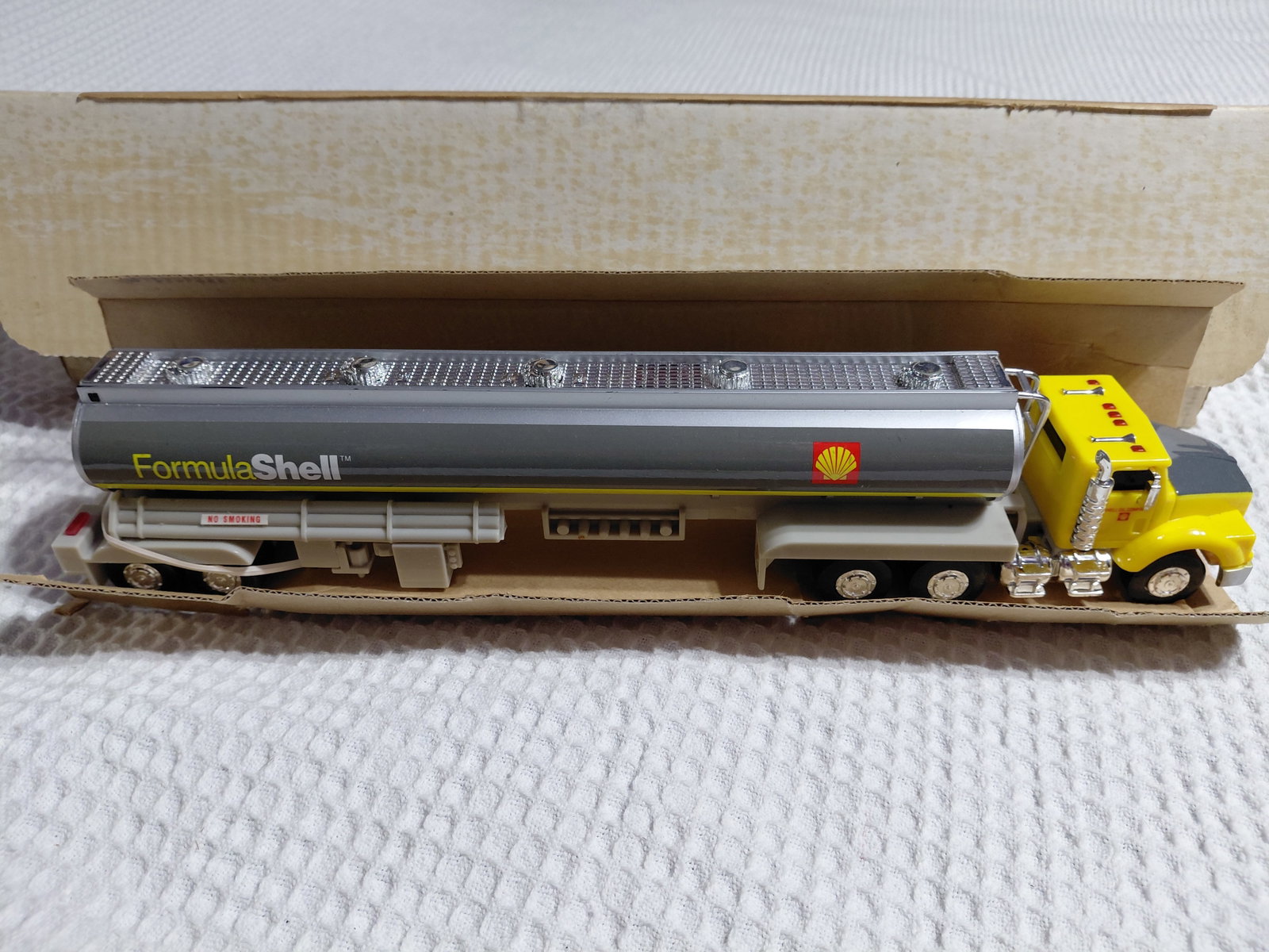 Shell Tanker Truck in Original Box (1 of 6)