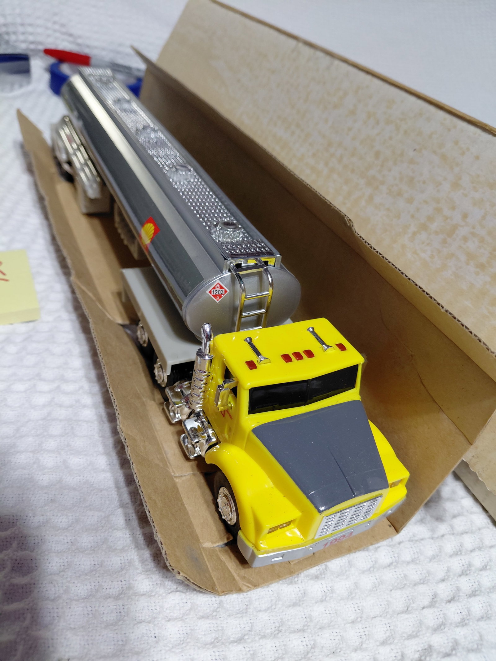 Shell Tanker Truck in Original Box - 3