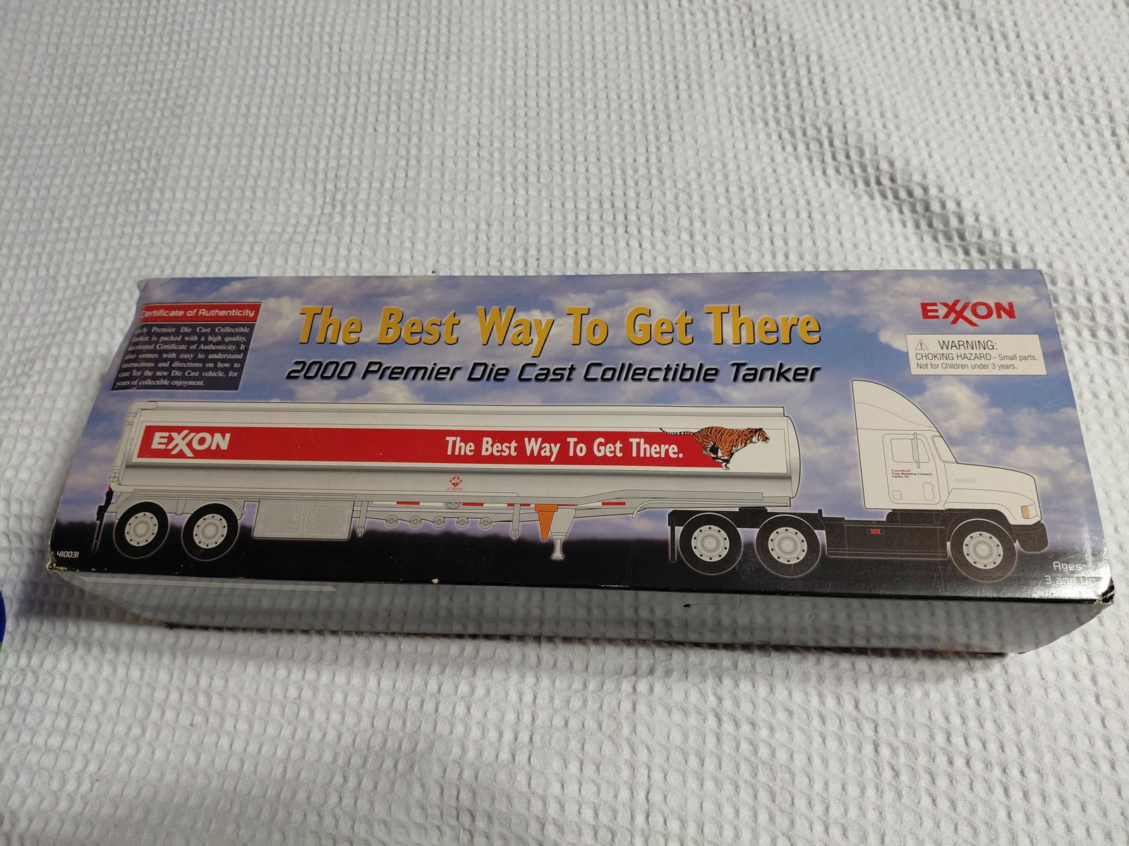 Exxon Die Cast Collectable Tanker Truck 2000: Exxon Die Cast Collectable Tanker Truck 2000