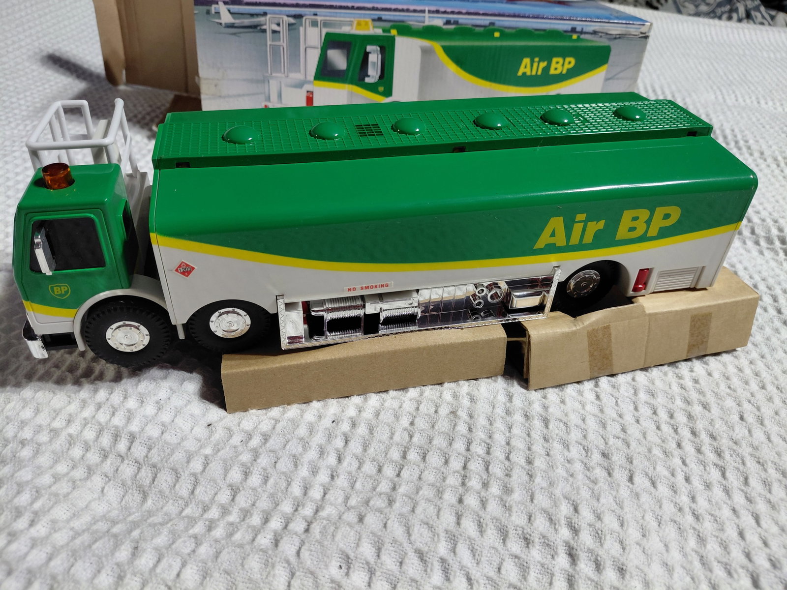 Air BP Aviation Tanker Truck - 4