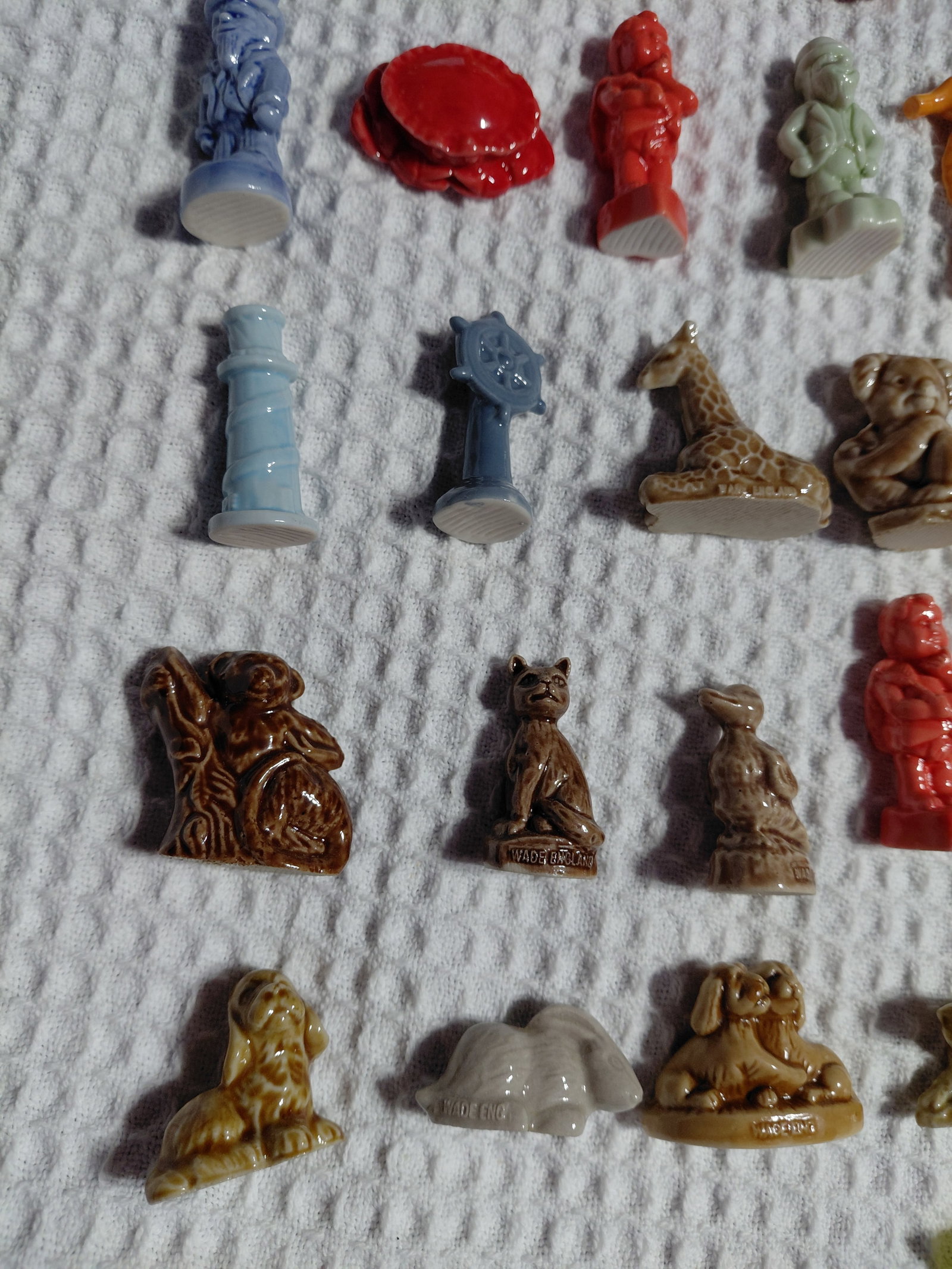 Large Lot of Vintage Wade Rose Tea Pottery Figurines - 3