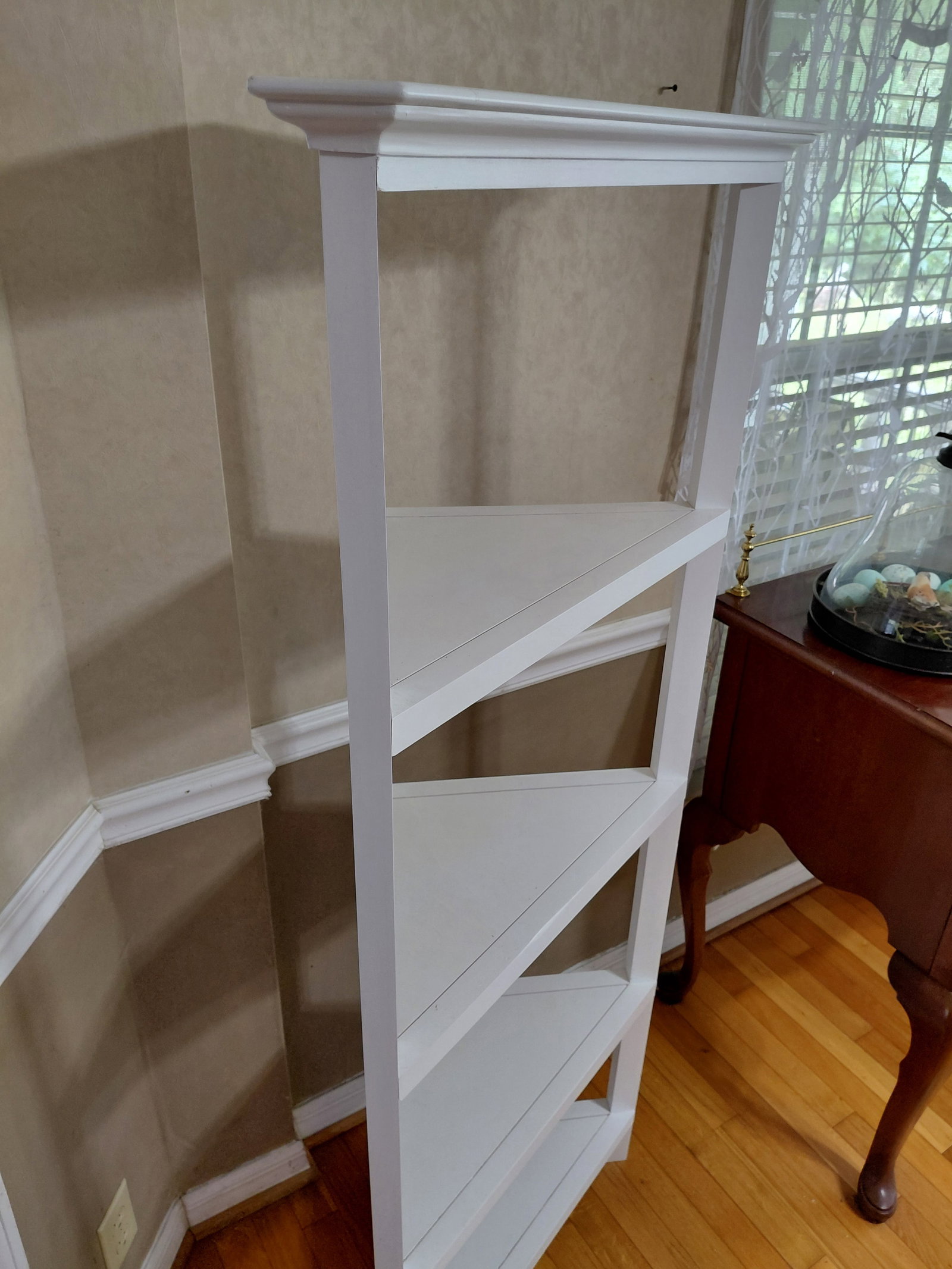 White Corner Shelf / Like New - 4