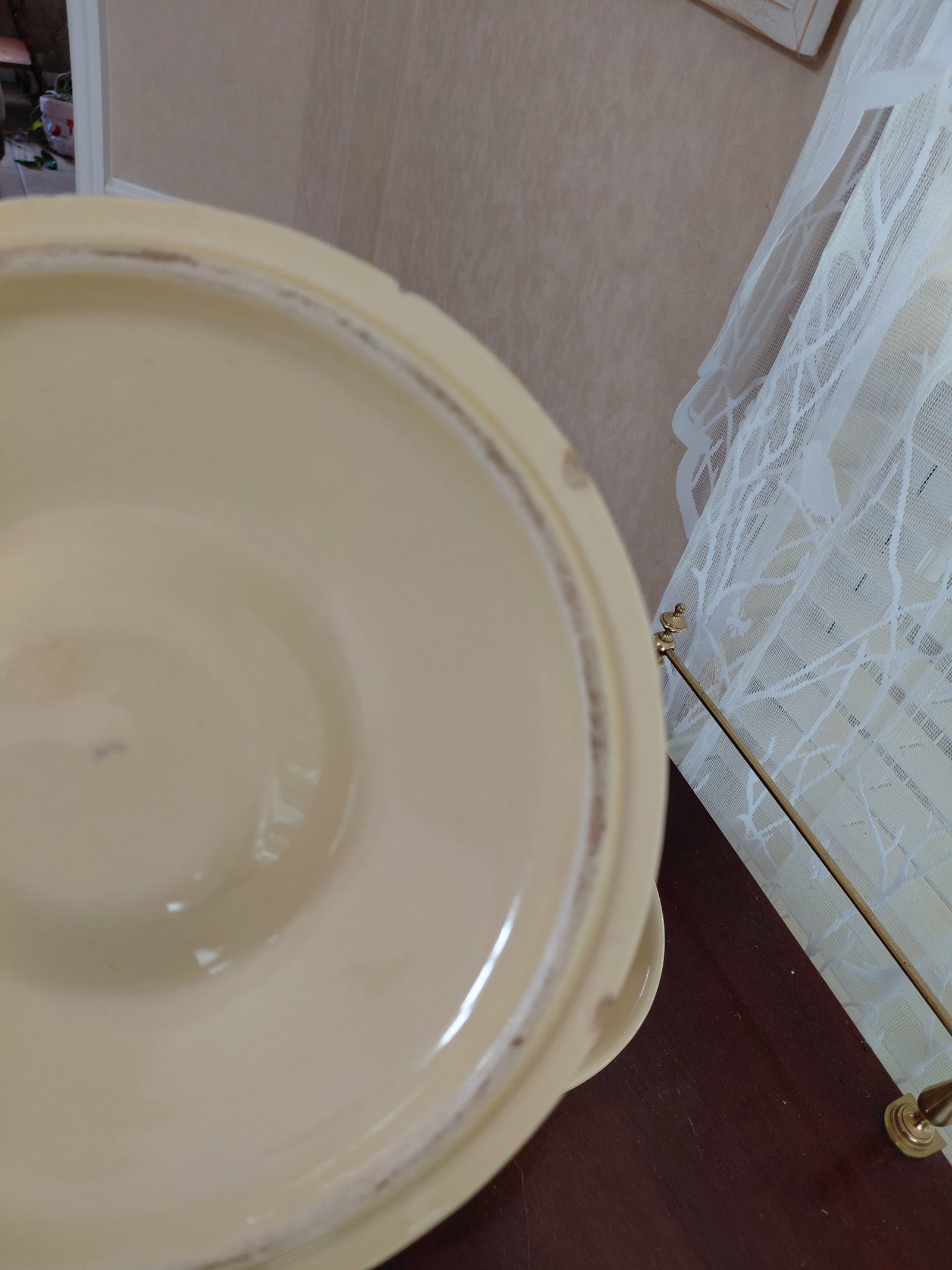 Vintage Pottery Bowl with Lid / As seen - 6
