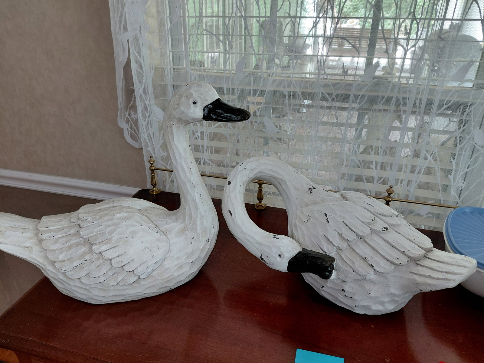 Beautiful Pair of Ceramic Lover Swans / Distressed Finish / No visible cracks or chips - 8