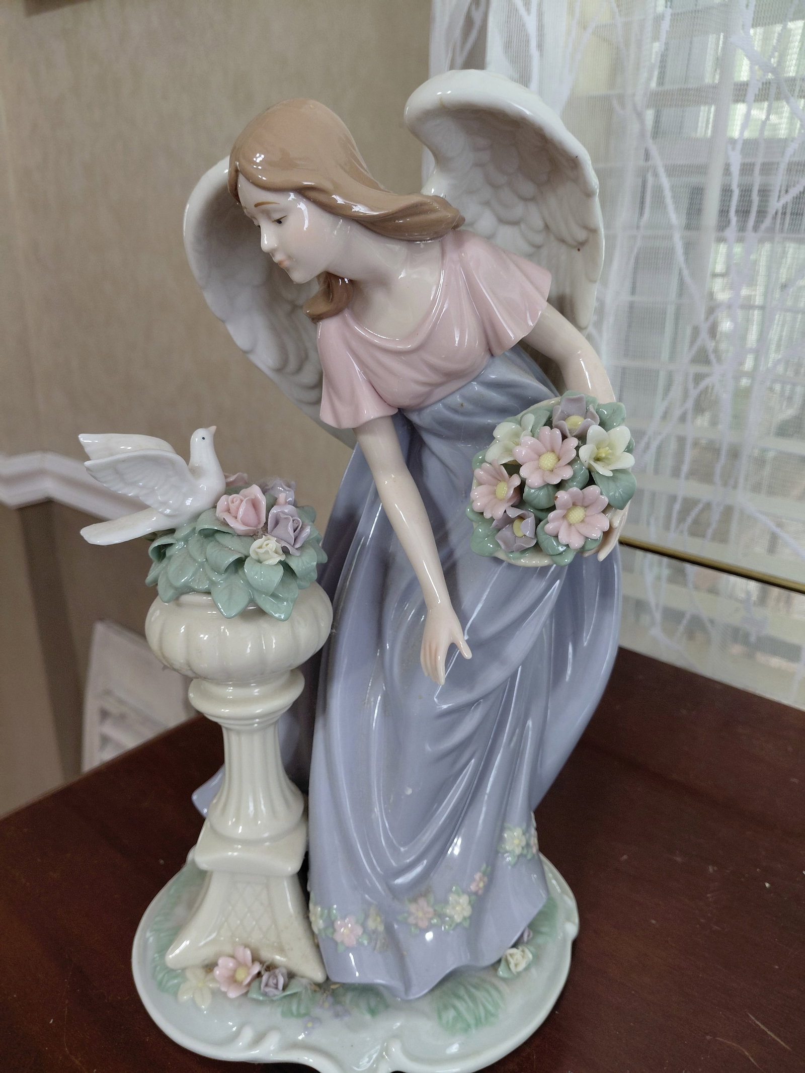 Beautiful Porcelain Angel Statue: Beautiful Porcelain Angel Statue