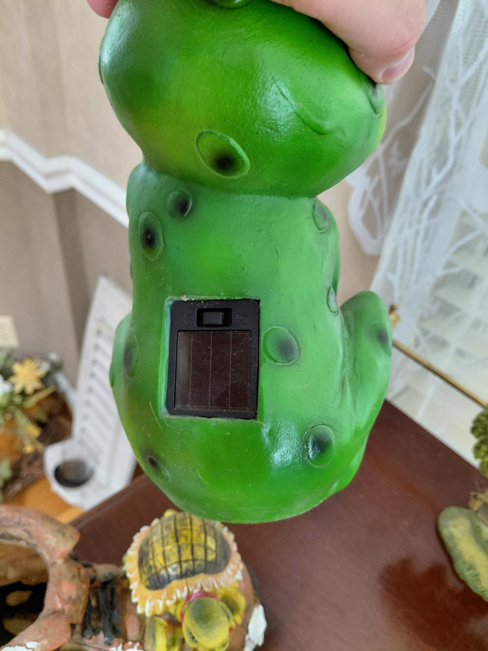 Mixed Lot of Frof & Turtle Statues / Resin / Solar Tested and working - 6
