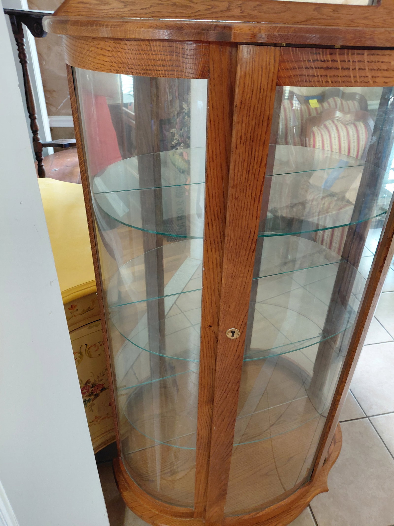 Contemporary Oak Curved Front China Hutch / Unlocked but No Key - 7
