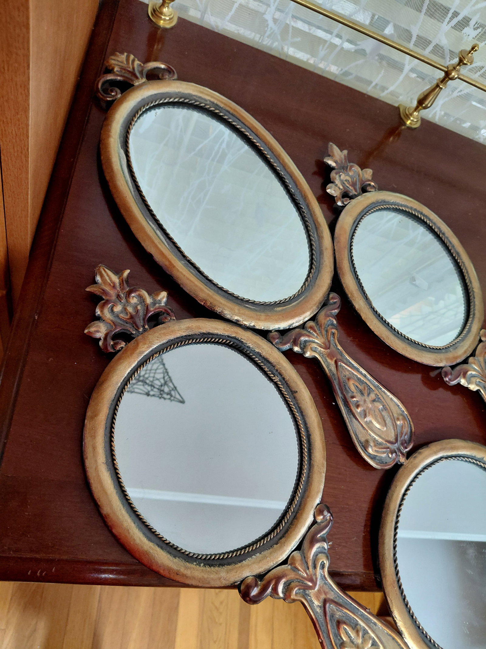 Unique Hand Mirrors Wall Art Piece / Metal - 3