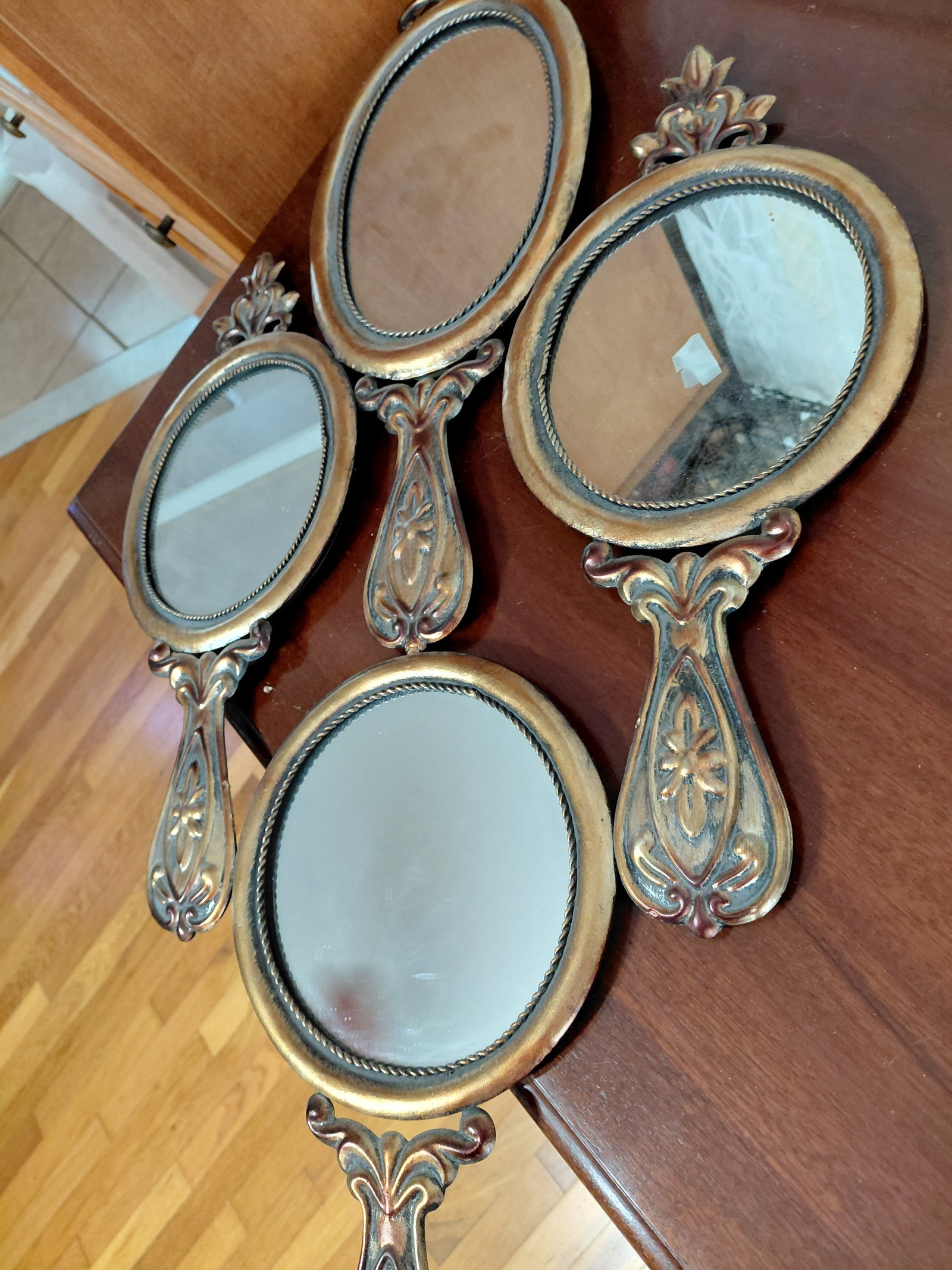 Unique Hand Mirrors Wall Art Piece / Metal - 4