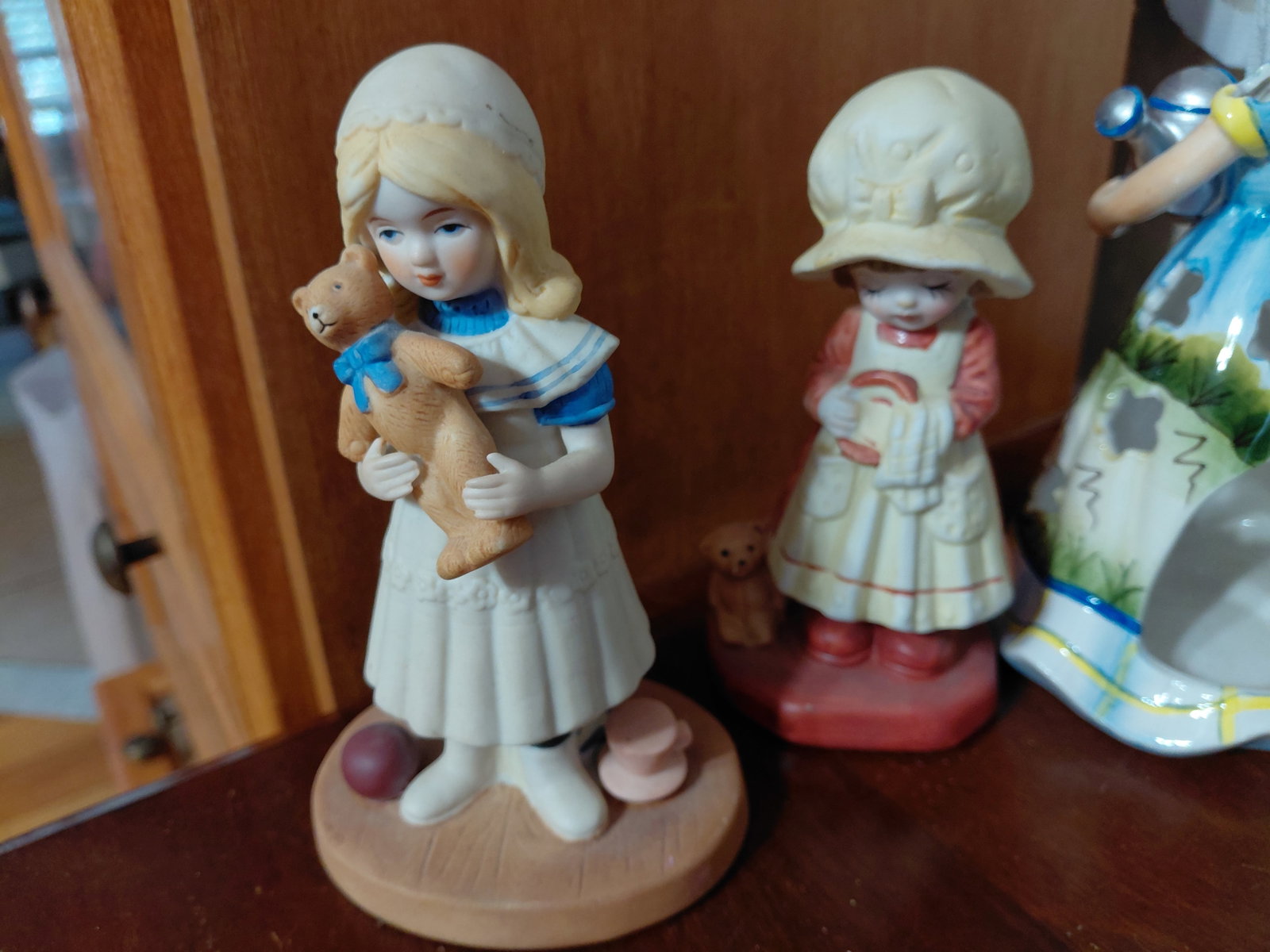 Large Lot of Porcelain Figurines - 7