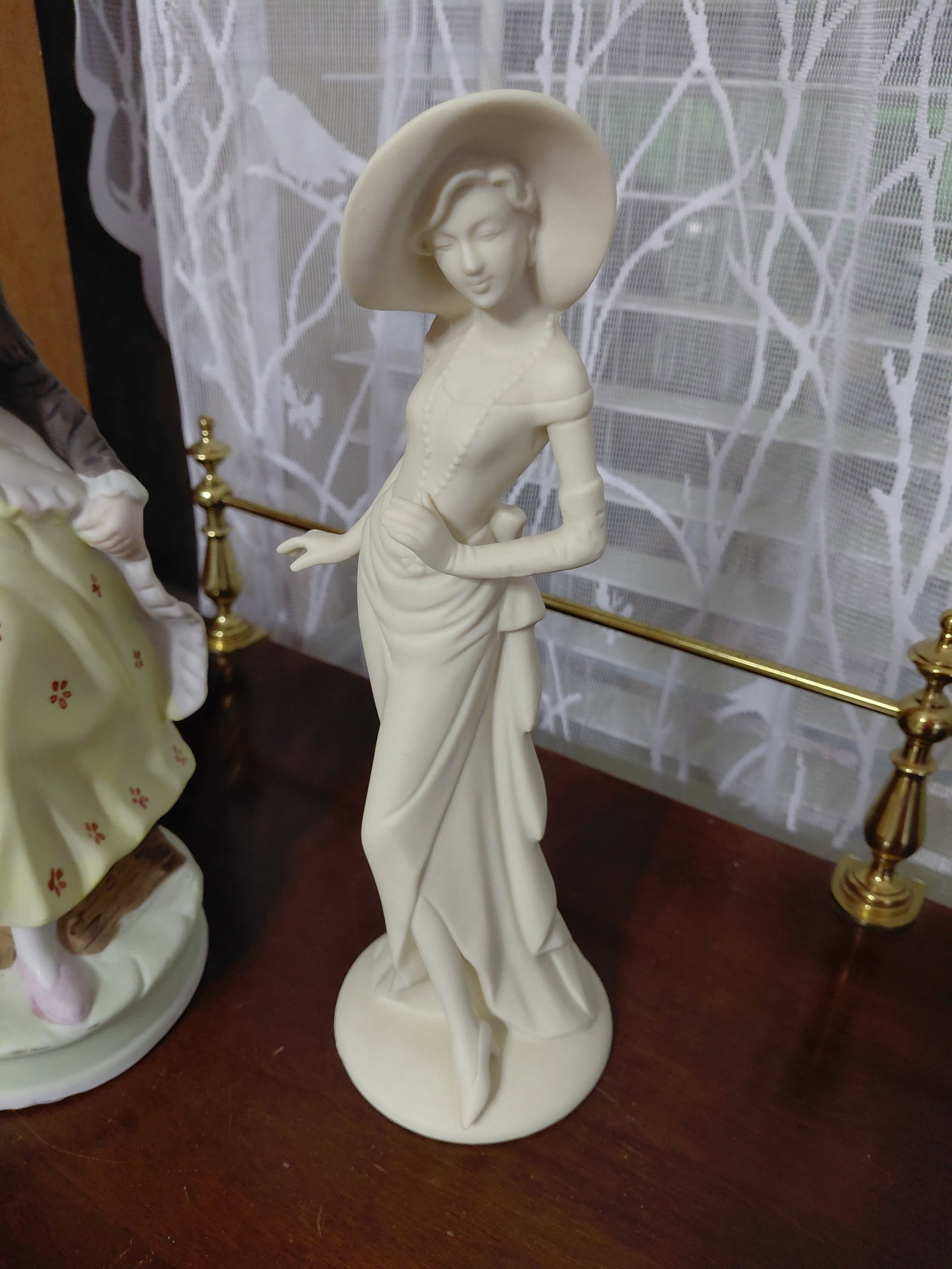 Lot of 3 Porcelain Figurines - 7