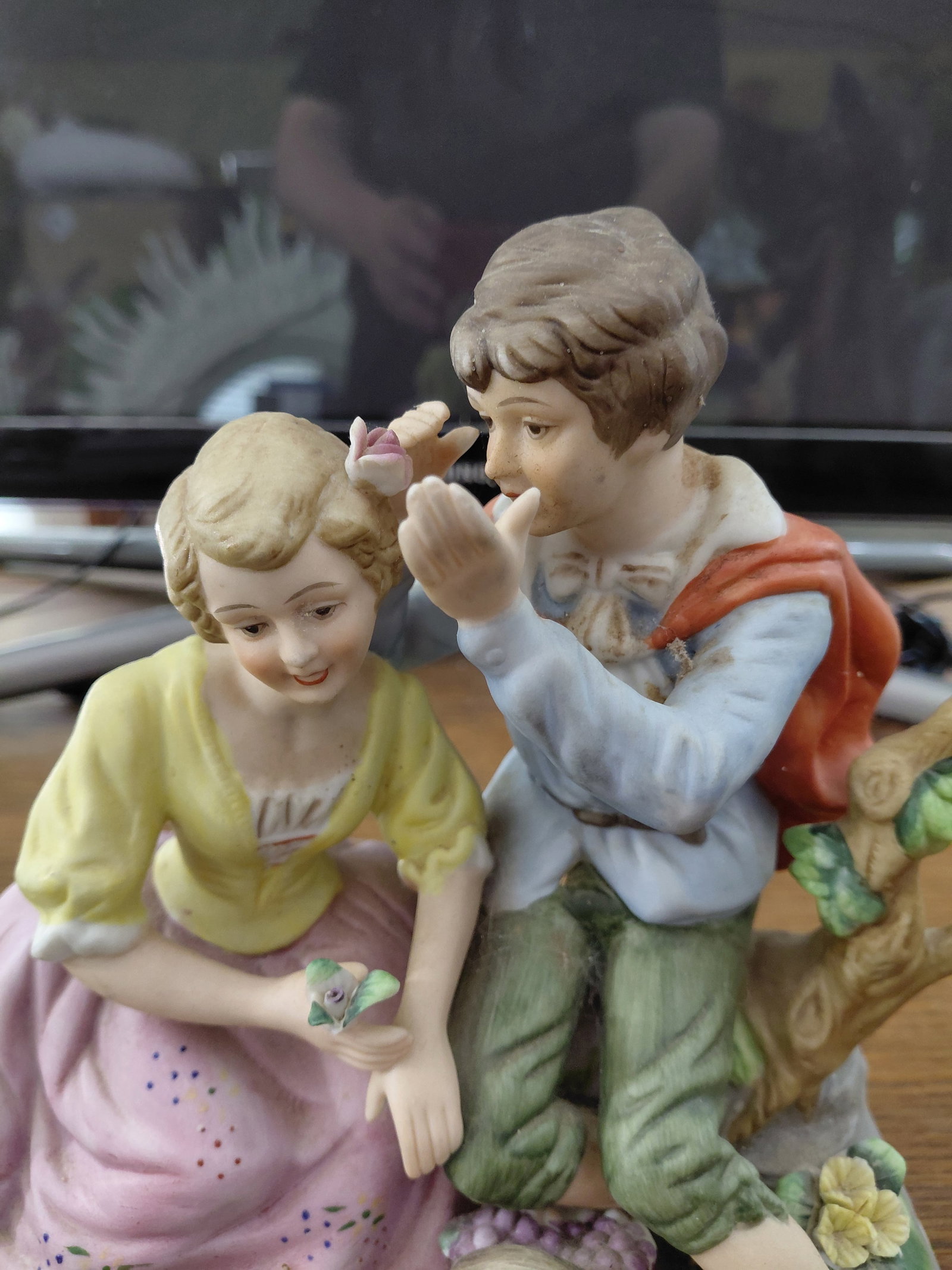 Large Porcelain Statue Couple in Garden - 3