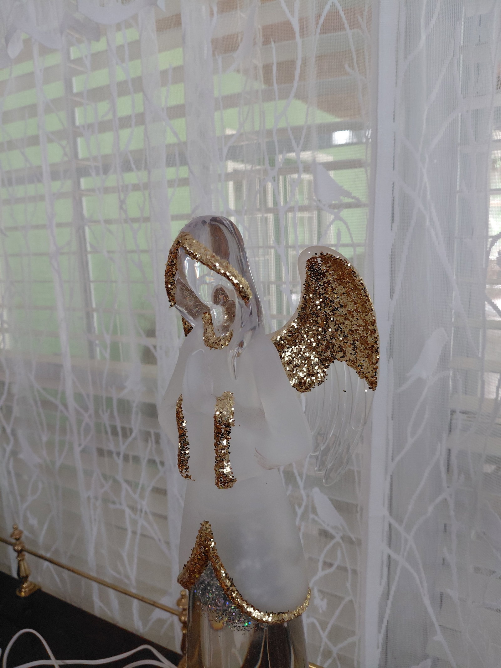 Large Angel Snowglobe / Would not power up/ may need new fuse / as seen - 3