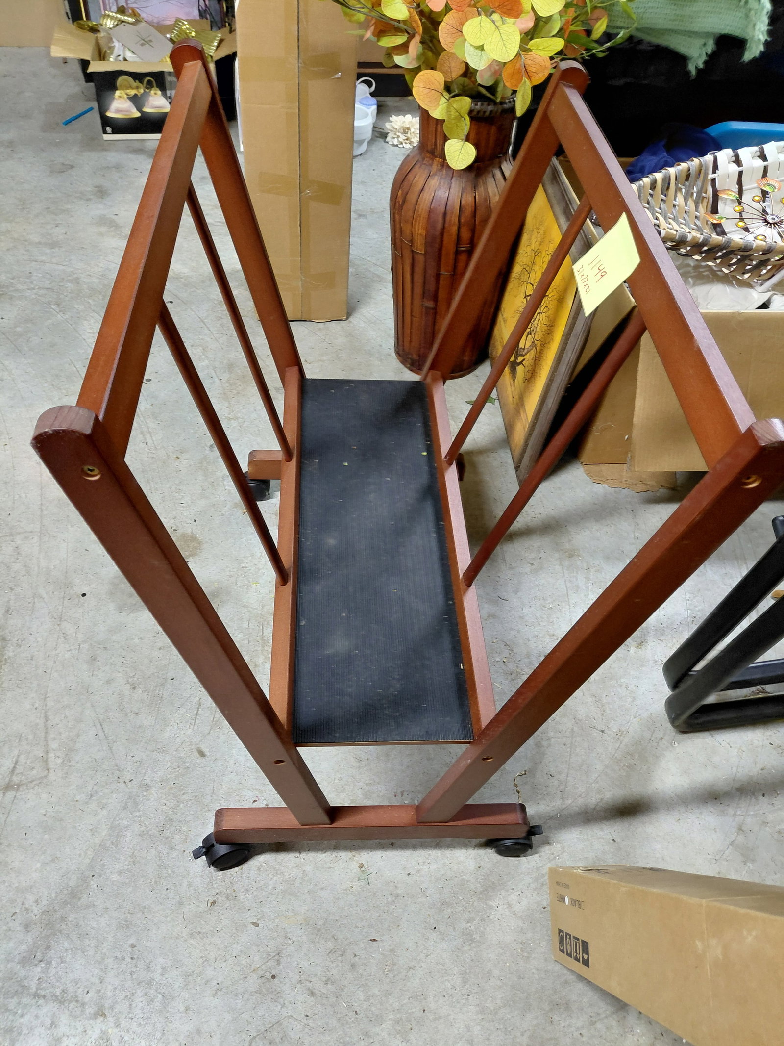 Meeden Wood Print Rack with Castors / matcheds lot 1148 - 5