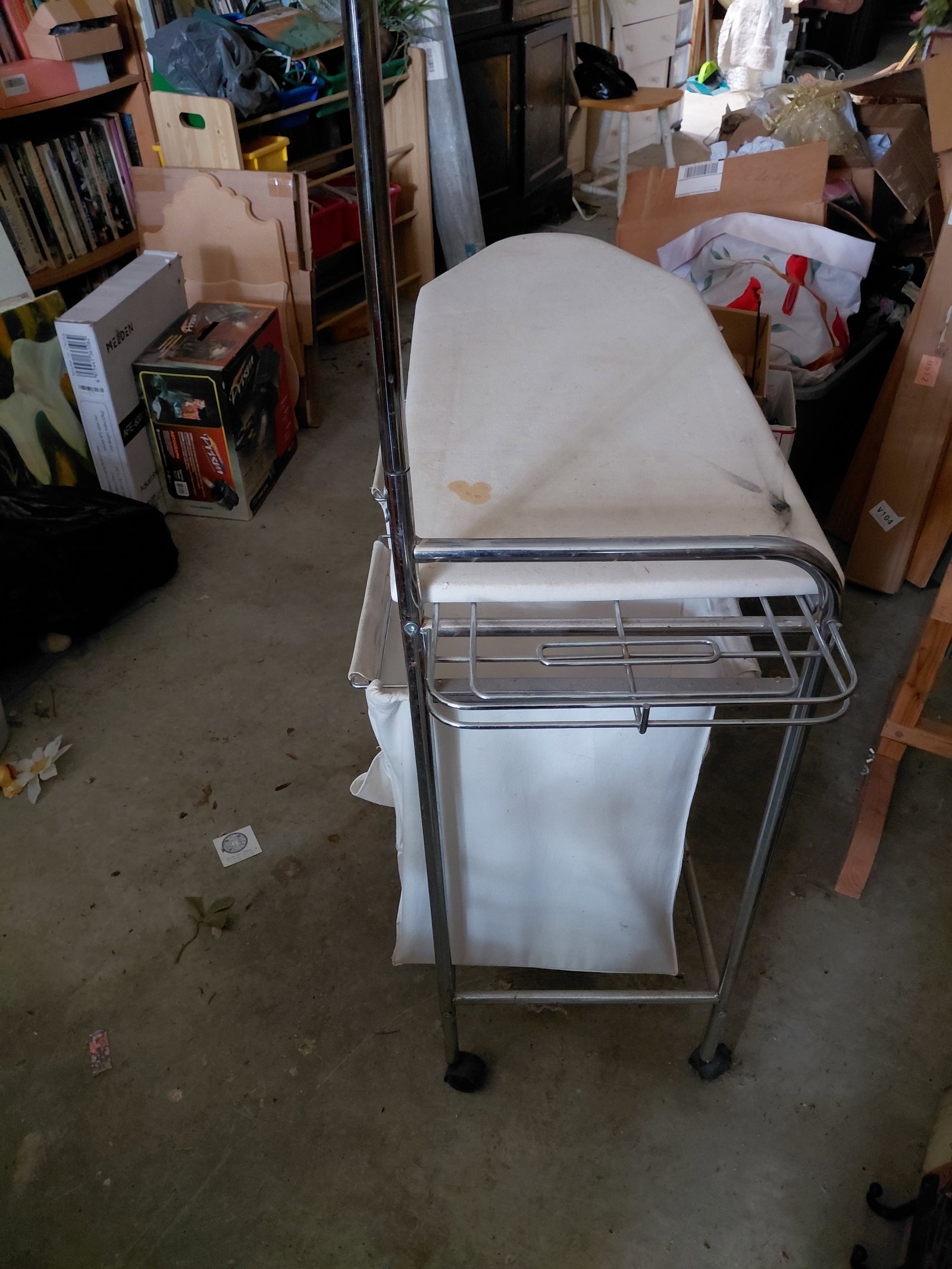 Laundry Cart / Bin / needs good cleaning - 6