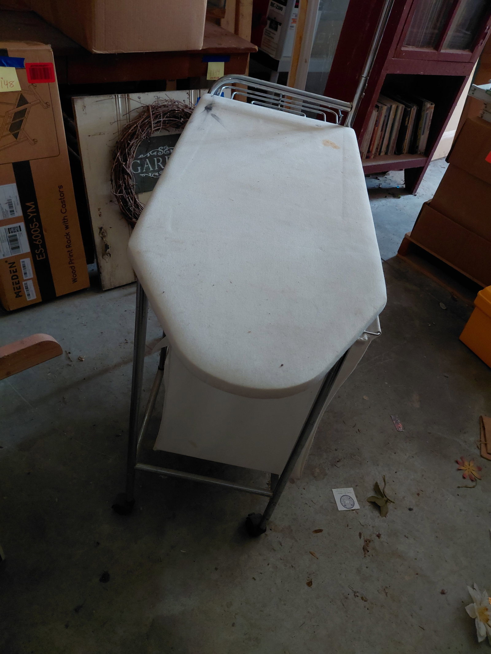 Laundry Cart / Bin / needs good cleaning - 8