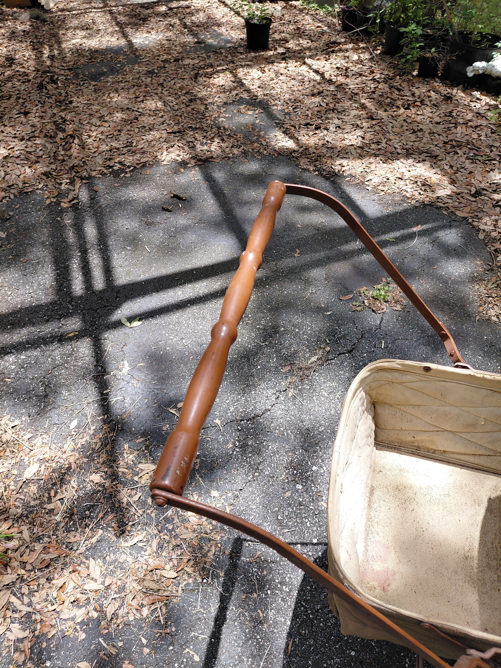 Vintage Baby Stroller / folds up for storage / needs a good cleaning - 5