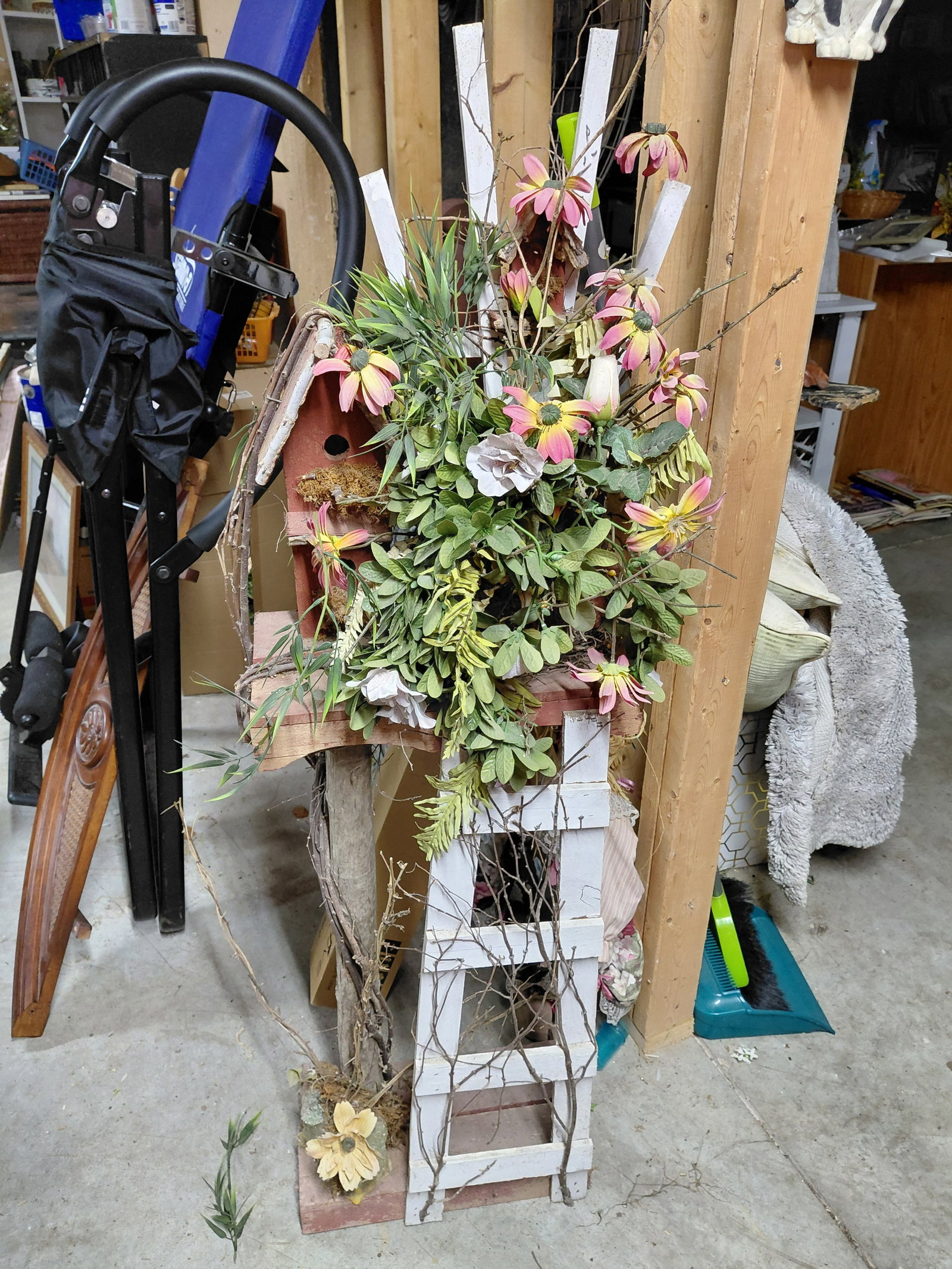 Tall Country Farmhouse Birdhouse Stand: Tall Country Farmhouse Birdhouse Stand