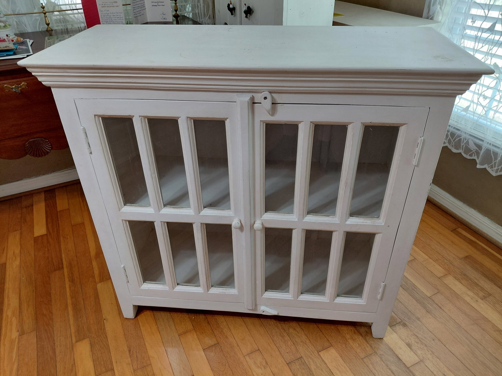 Country Farmhouse Cabinet with Glass Doors: Country Farmhouse Cabinet with Glass Doors
