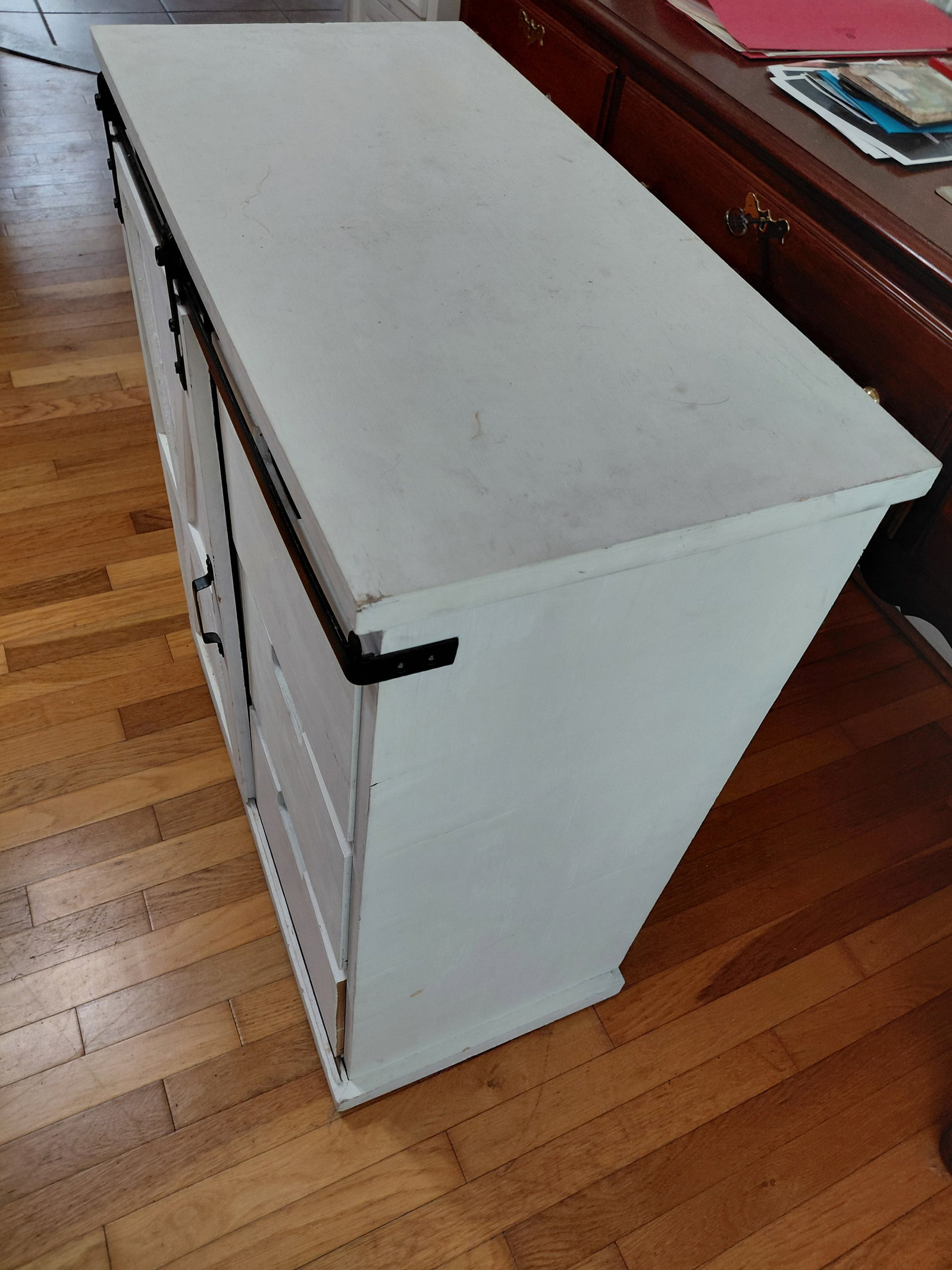 Country Farmhouse Cabinet with Barn Door - 4