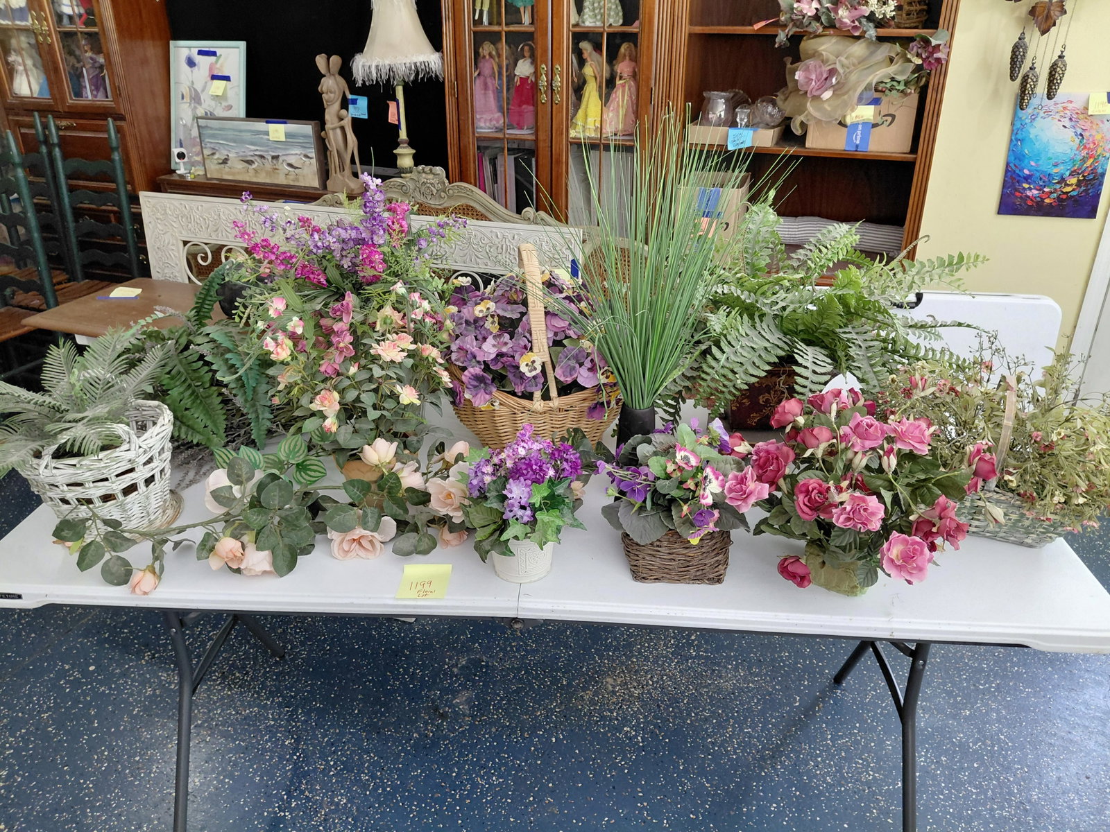 Large Floral Lot / All seen on Table Top (1 of 9)