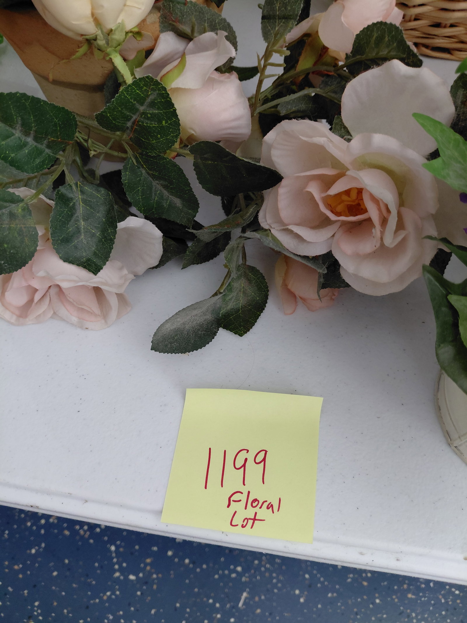 Large Floral Lot / All seen on Table Top - 2
