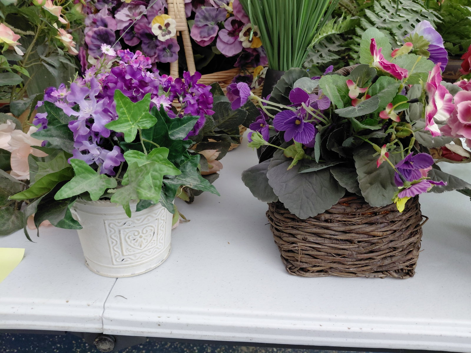 Large Floral Lot / All seen on Table Top - 3