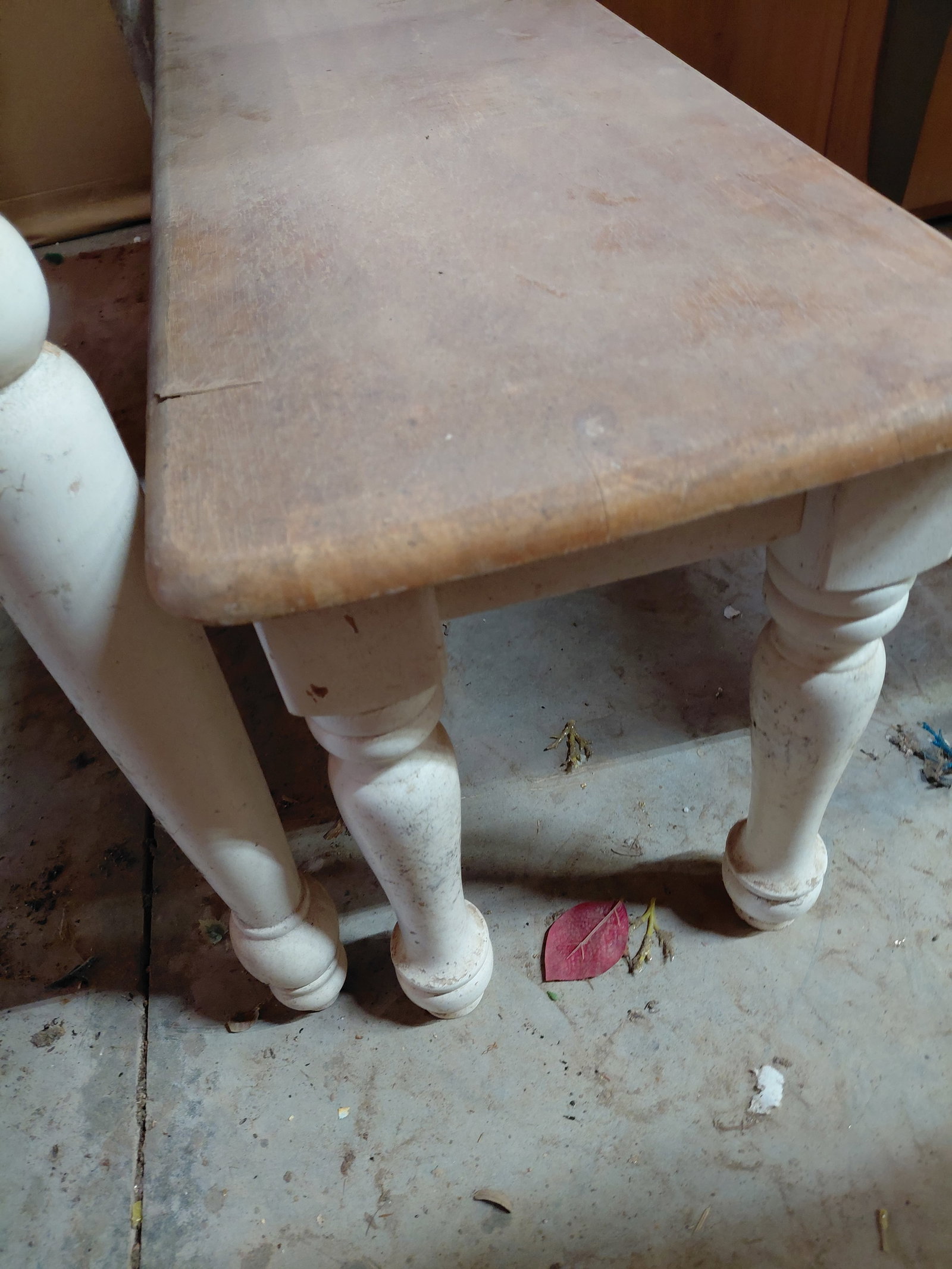 Country Farmhouse Table with 2 benches and 2 Chairs / No leaves / some wear as seen - 8
