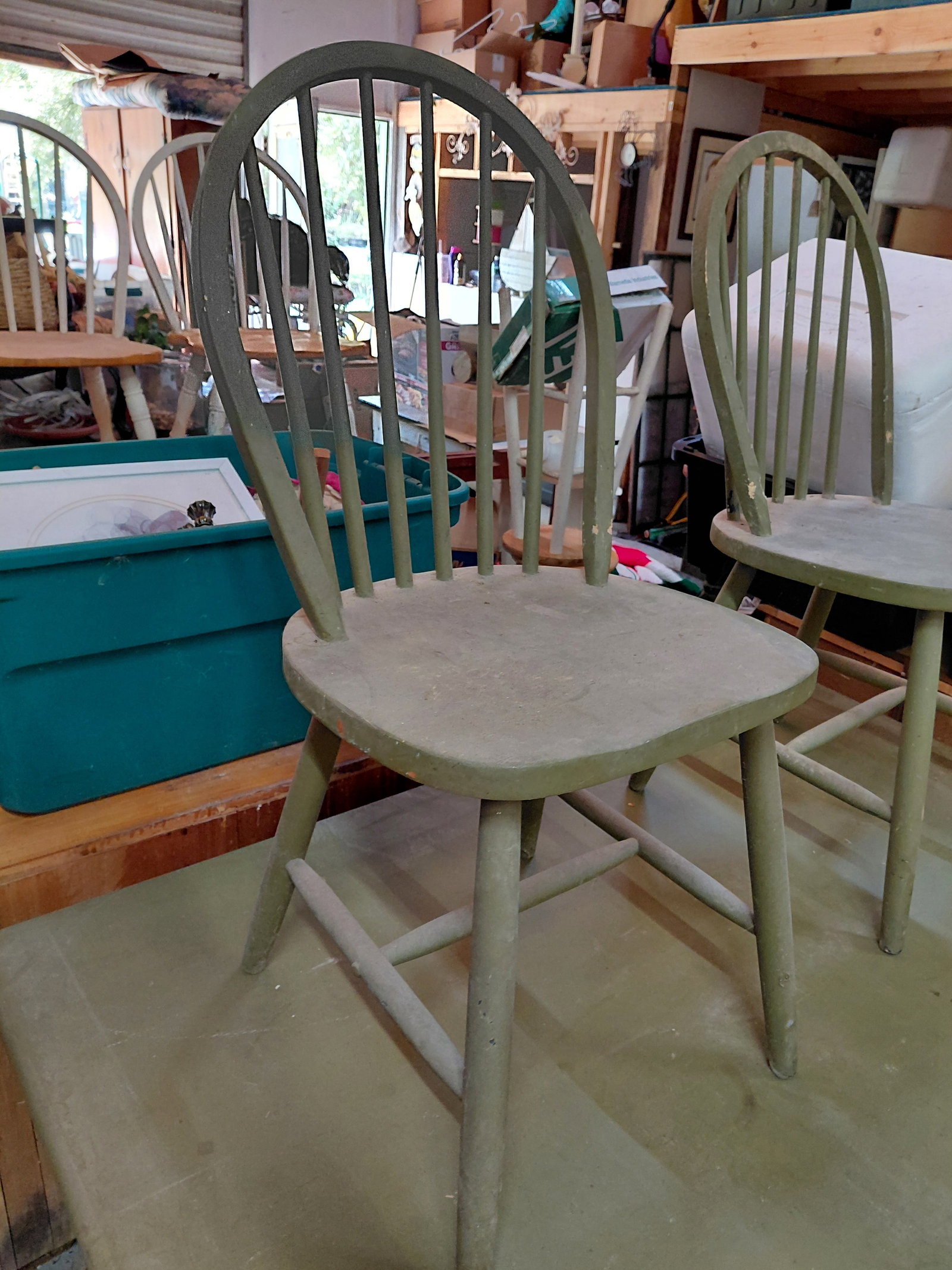 Country Farmhouse Table with 2 pairs of matching Chairs / needs a good cleaning - 4