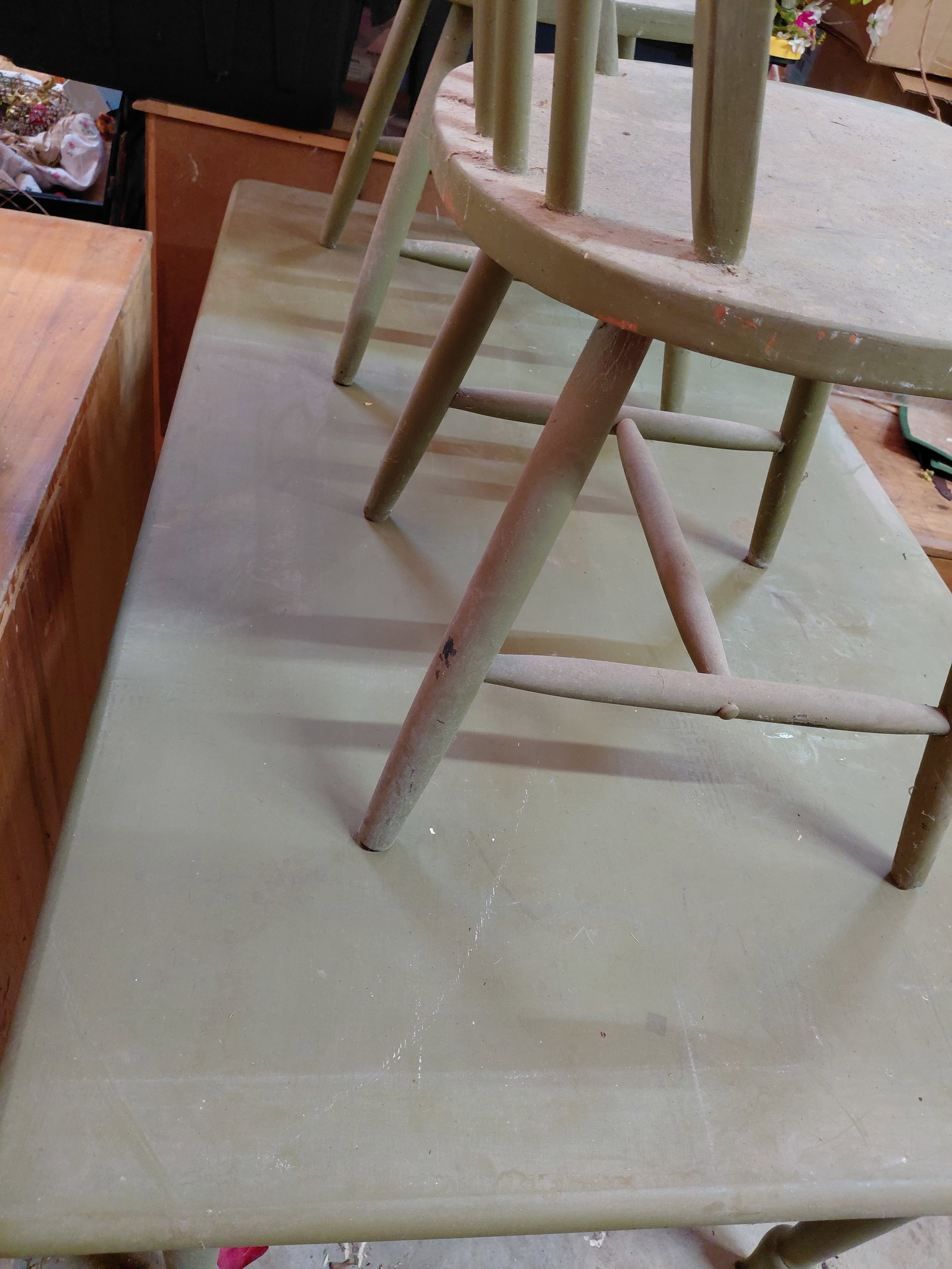 Country Farmhouse Table with 2 pairs of matching Chairs / needs a good cleaning - 7