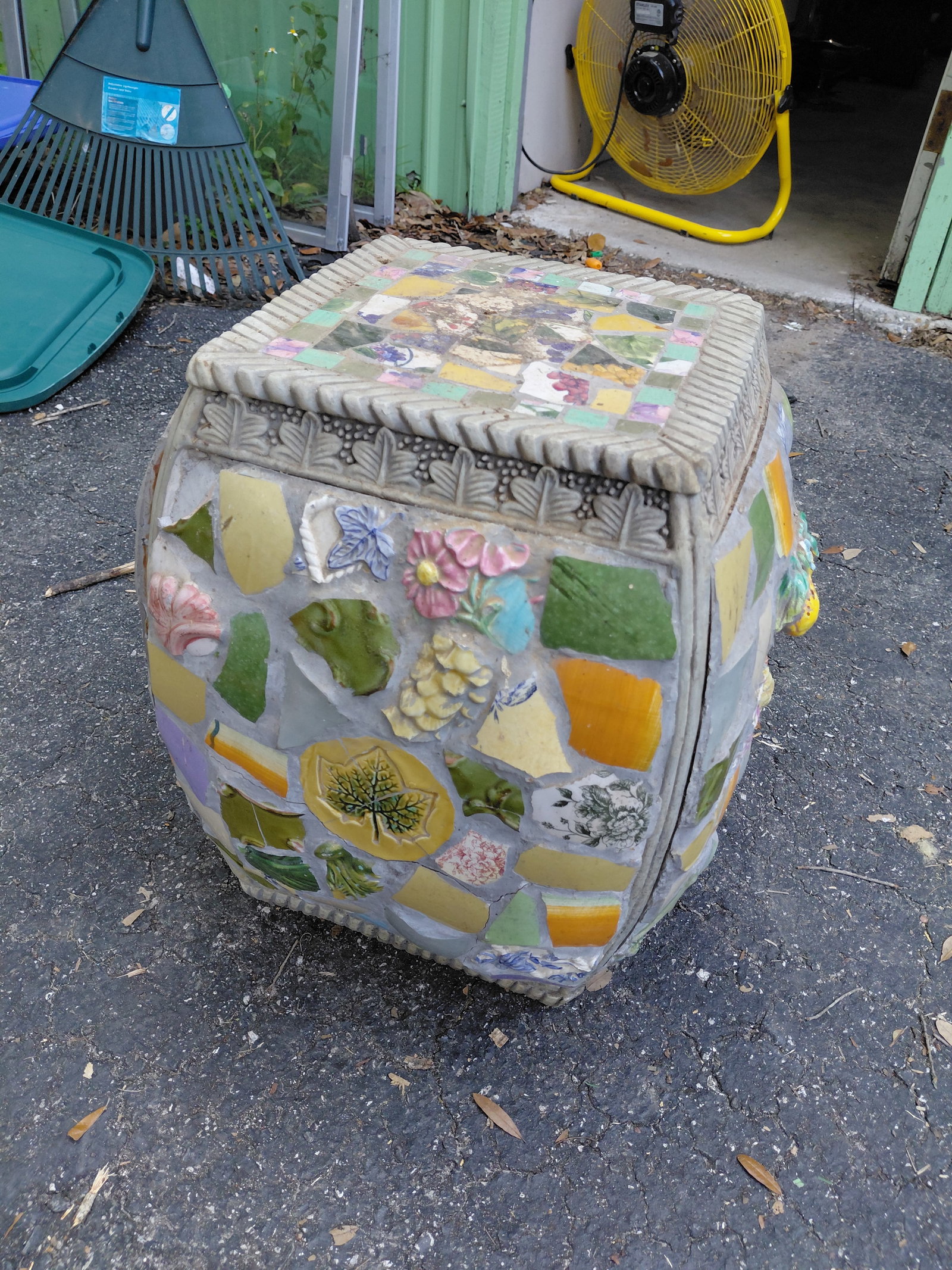 Unique Resin Garden Stand / some seem seperation as seen: Unique Resin Garden Stand / some seem seperation as seen