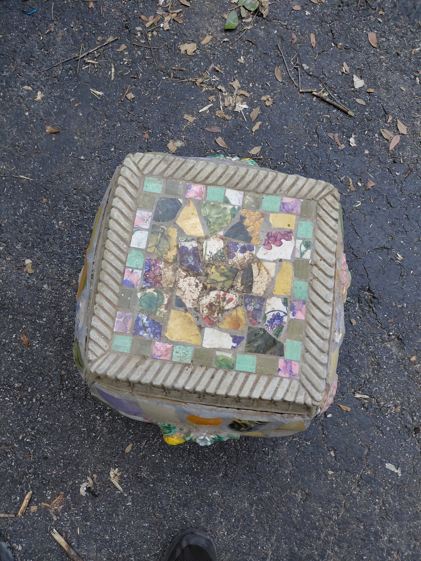 Unique Resin Garden Stand / some seem seperation as seen - 7