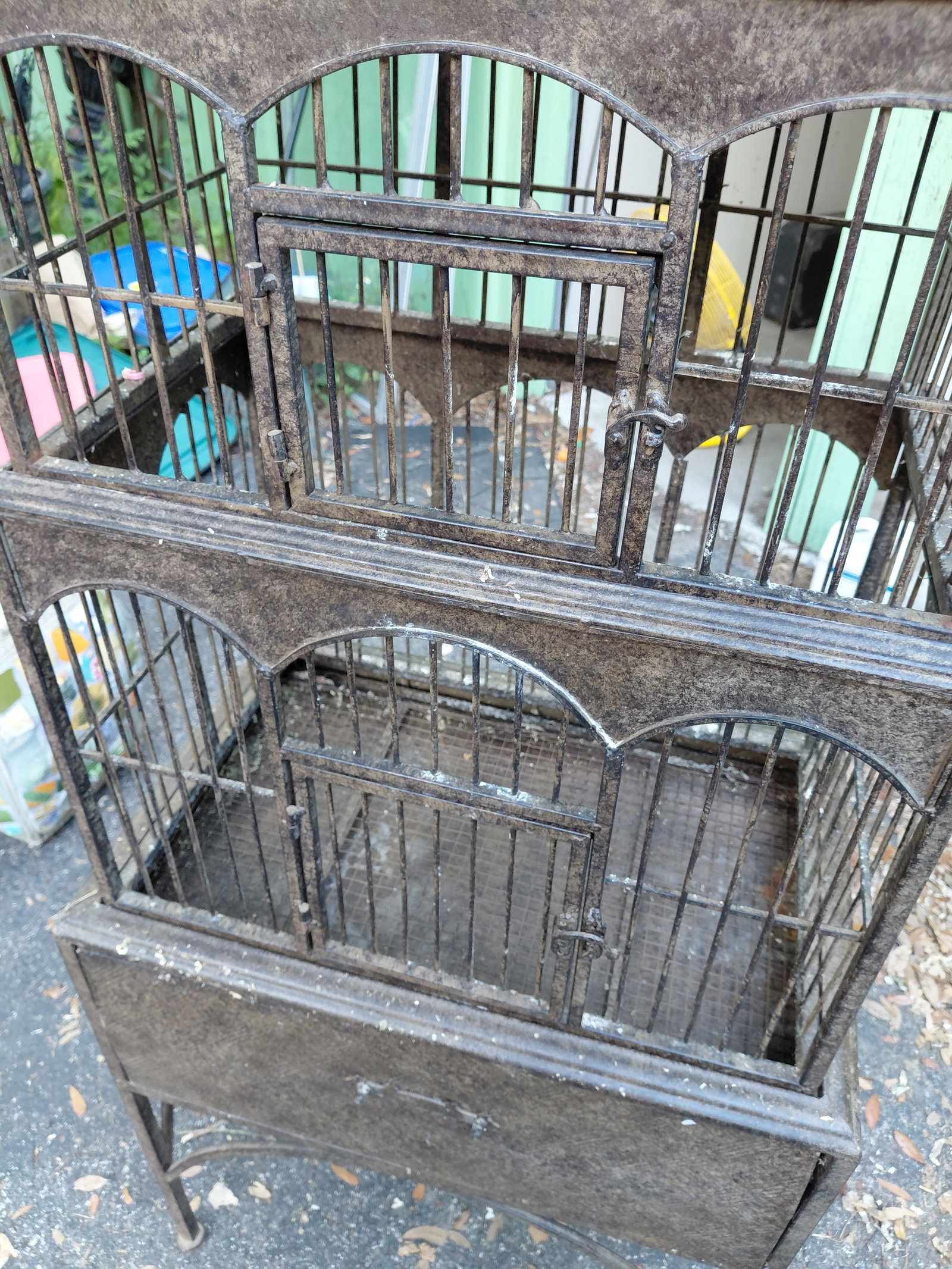 Tall Ornate Metal Bird cage / needs a good cleaning / as seen condition - 4