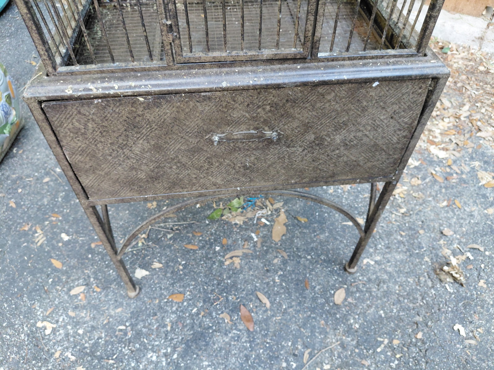 Tall Ornate Metal Bird cage / needs a good cleaning / as seen condition - 6