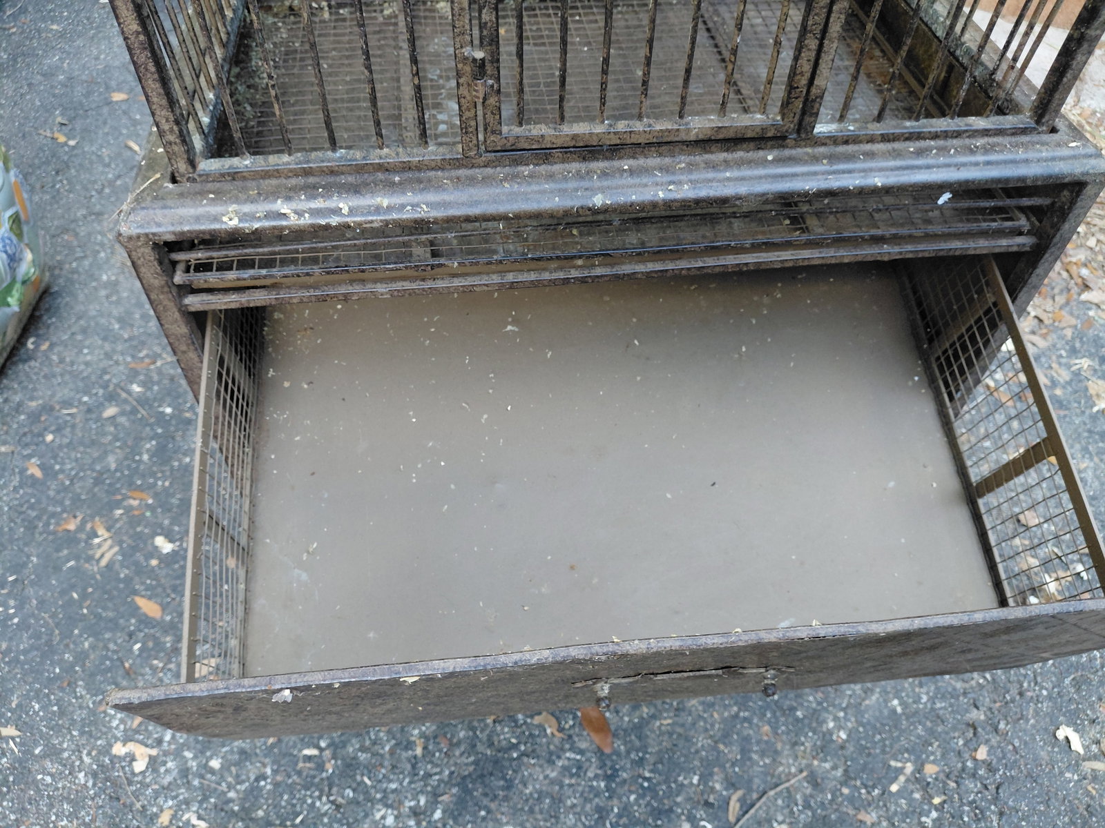 Tall Ornate Metal Bird cage / needs a good cleaning / as seen condition - 7