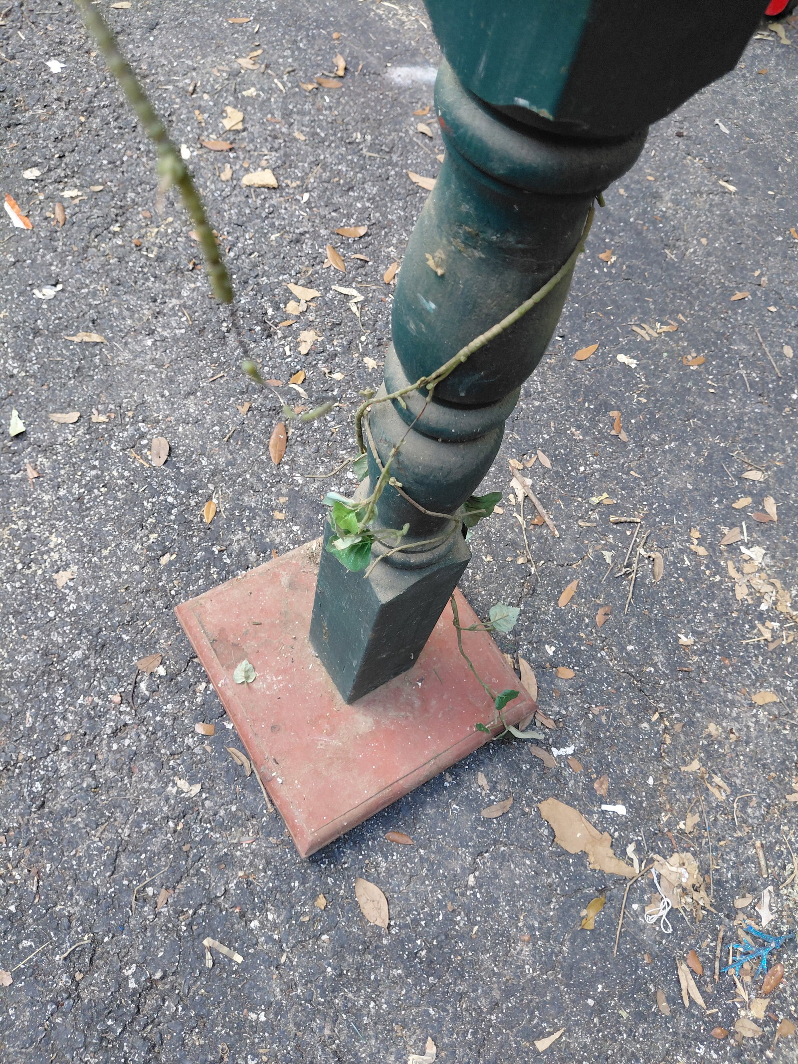 Custom Birdhouse on Stand - 7