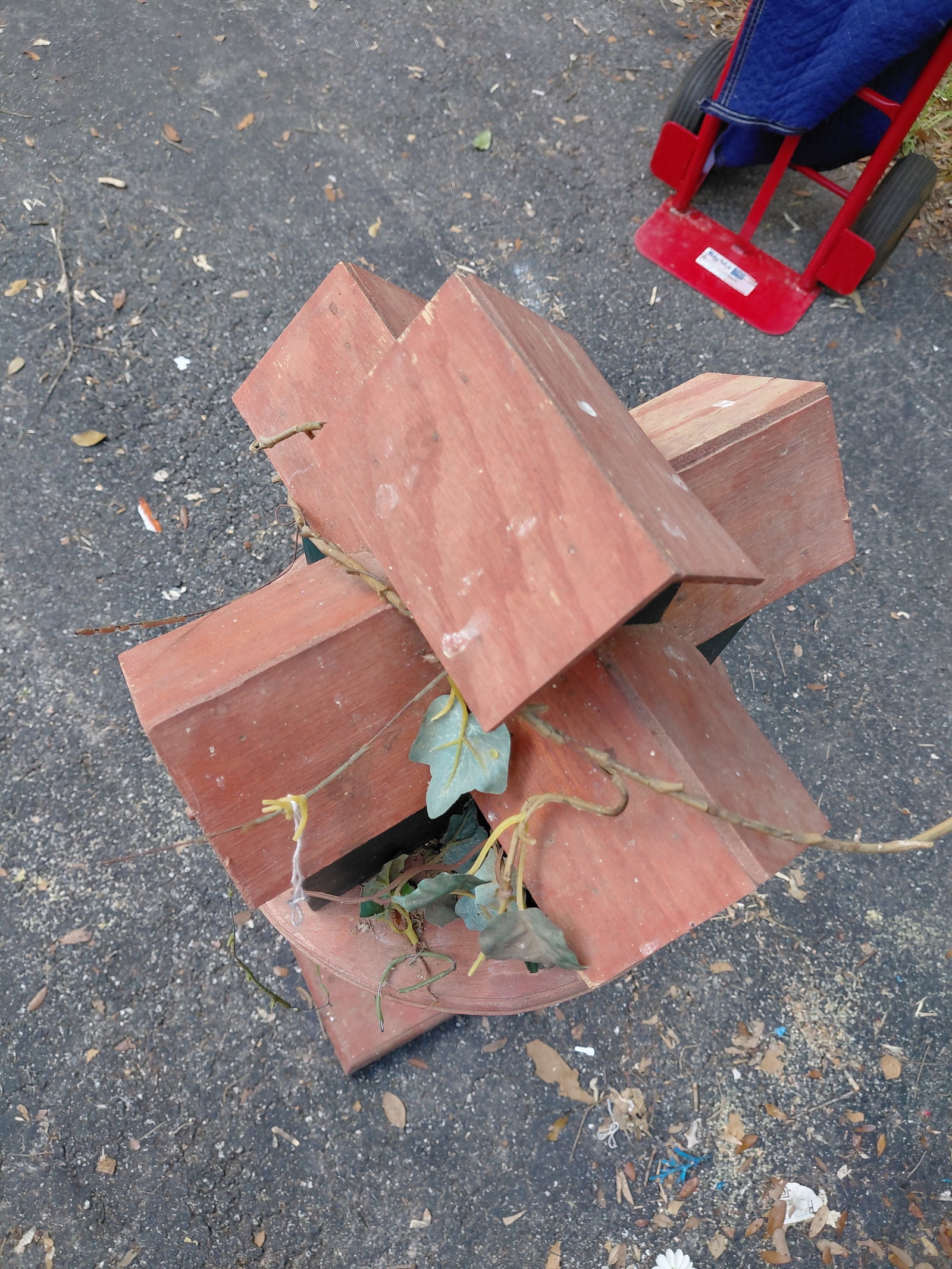 Custom Birdhouse on Stand - 8