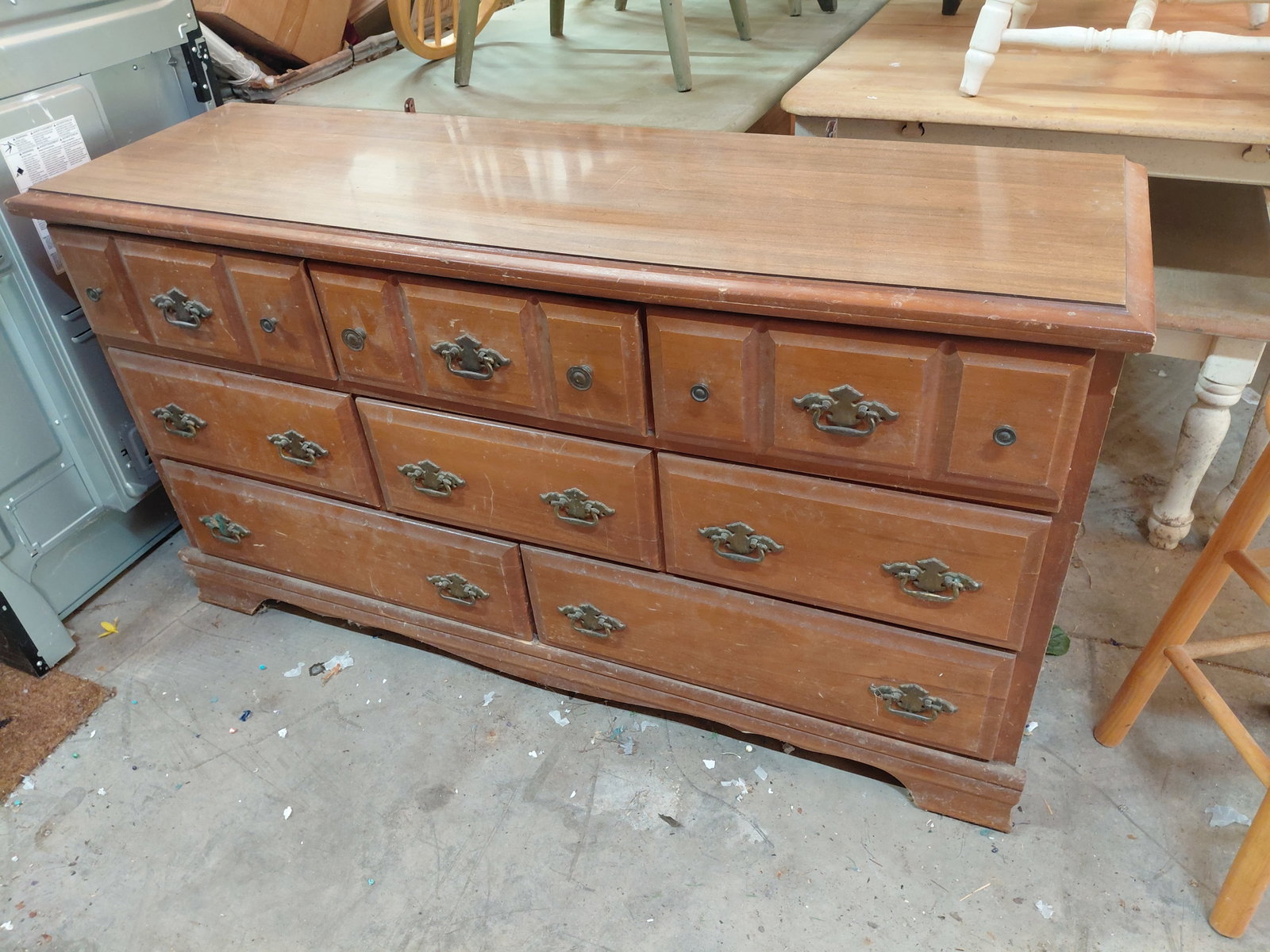 Mid Century 8 Drawer Dresser/ finish worn as seen / matches lot 1254: Mid Century 8 Drawer Dresser/ finish worn as seen / matches lot 1254