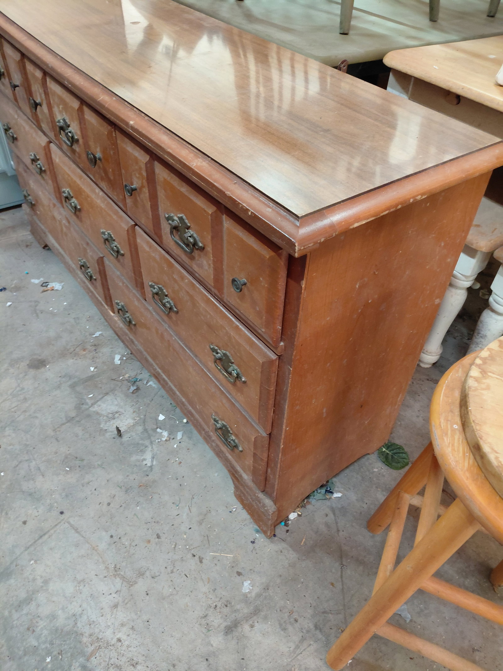 Mid Century 8 Drawer Dresser/ finish worn as seen / matches lot 1254 - 4