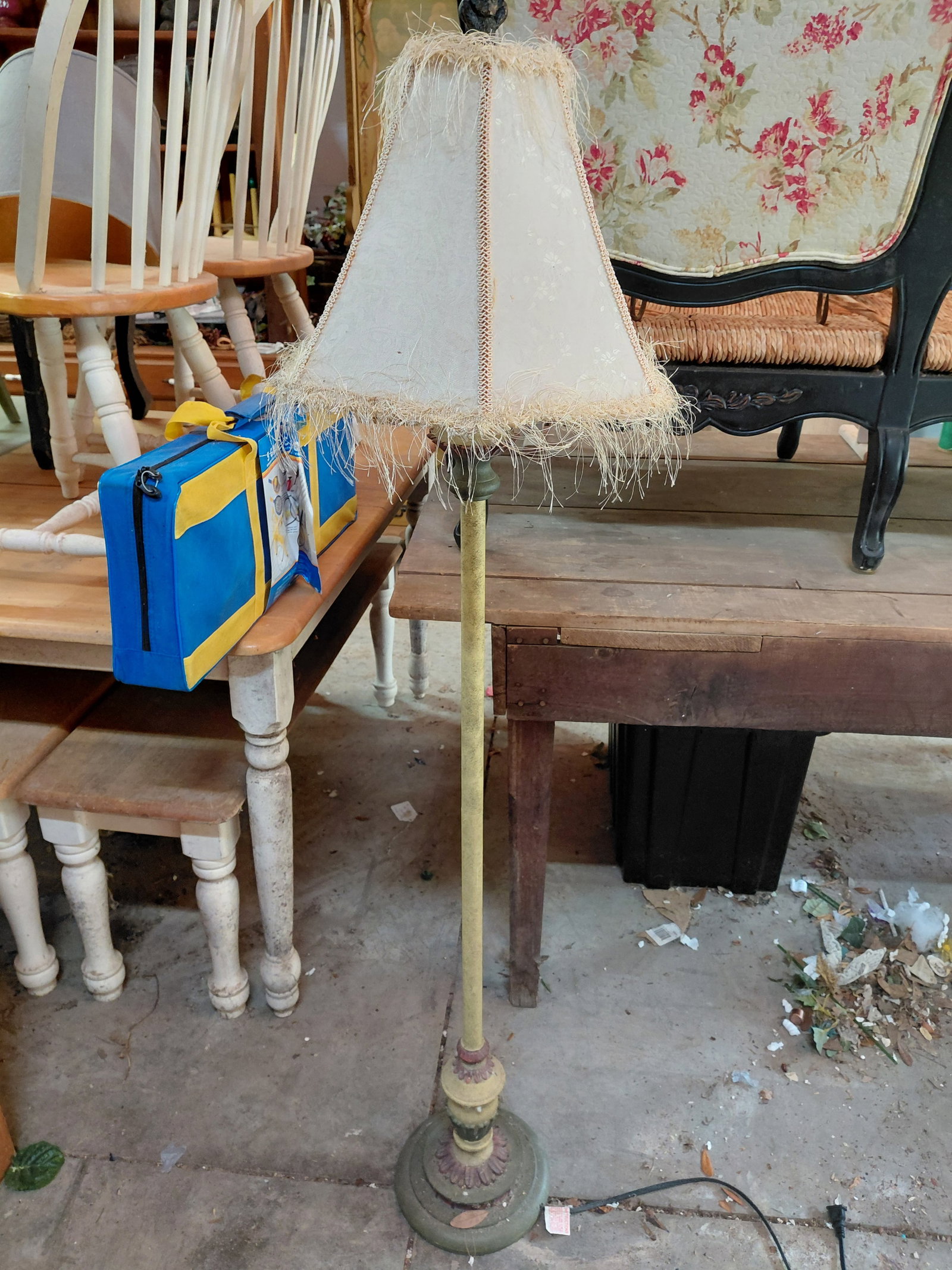 Tall Ornate Floor Lamp / As seen some wear needs a good cleaning: Tall Ornate Floor Lamp / As seen some wear needs a good cleaning