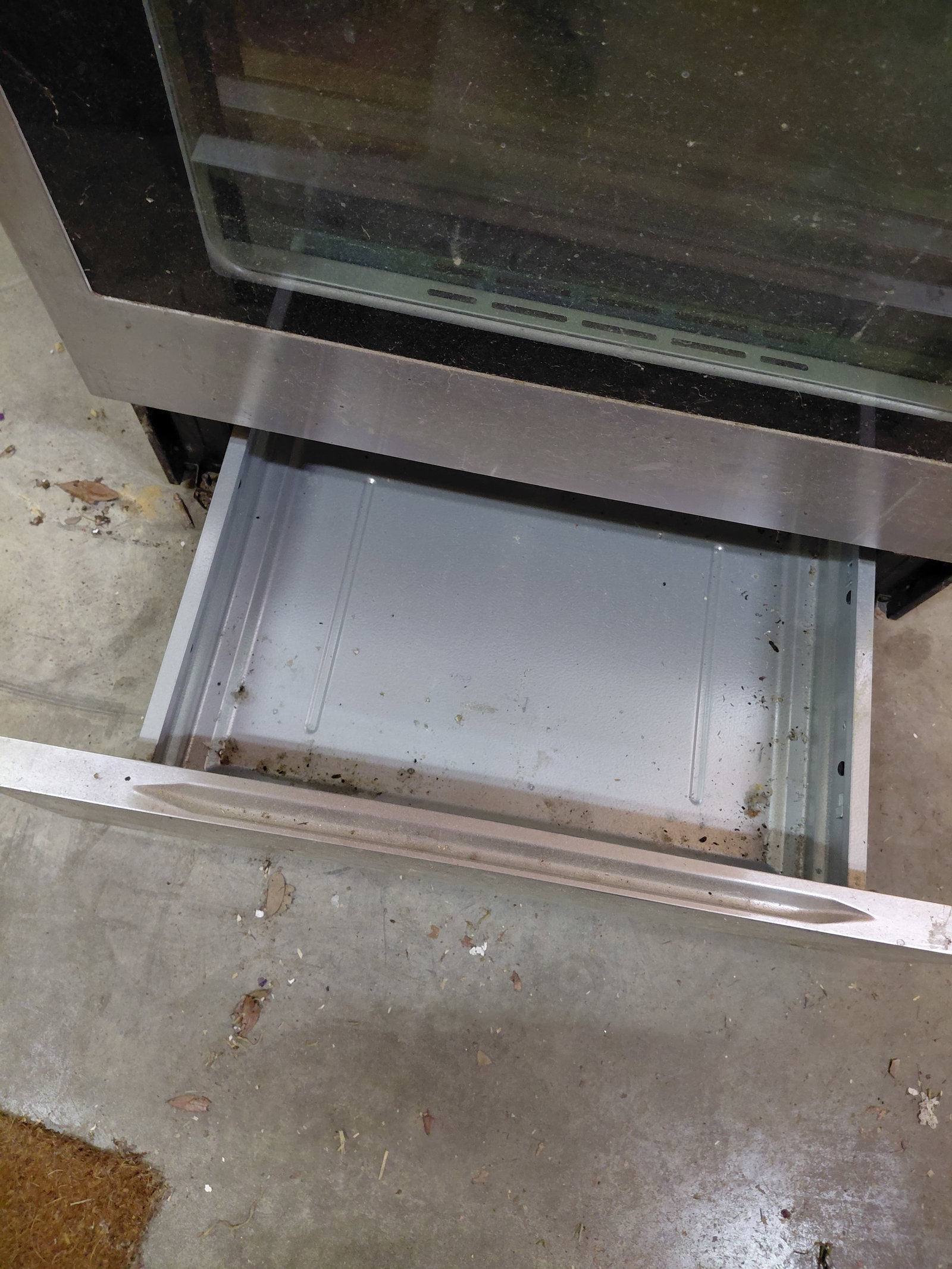 LG Electric Stove / Owner said it works / comes with 72 hour warranty / will need a cord as they - 6