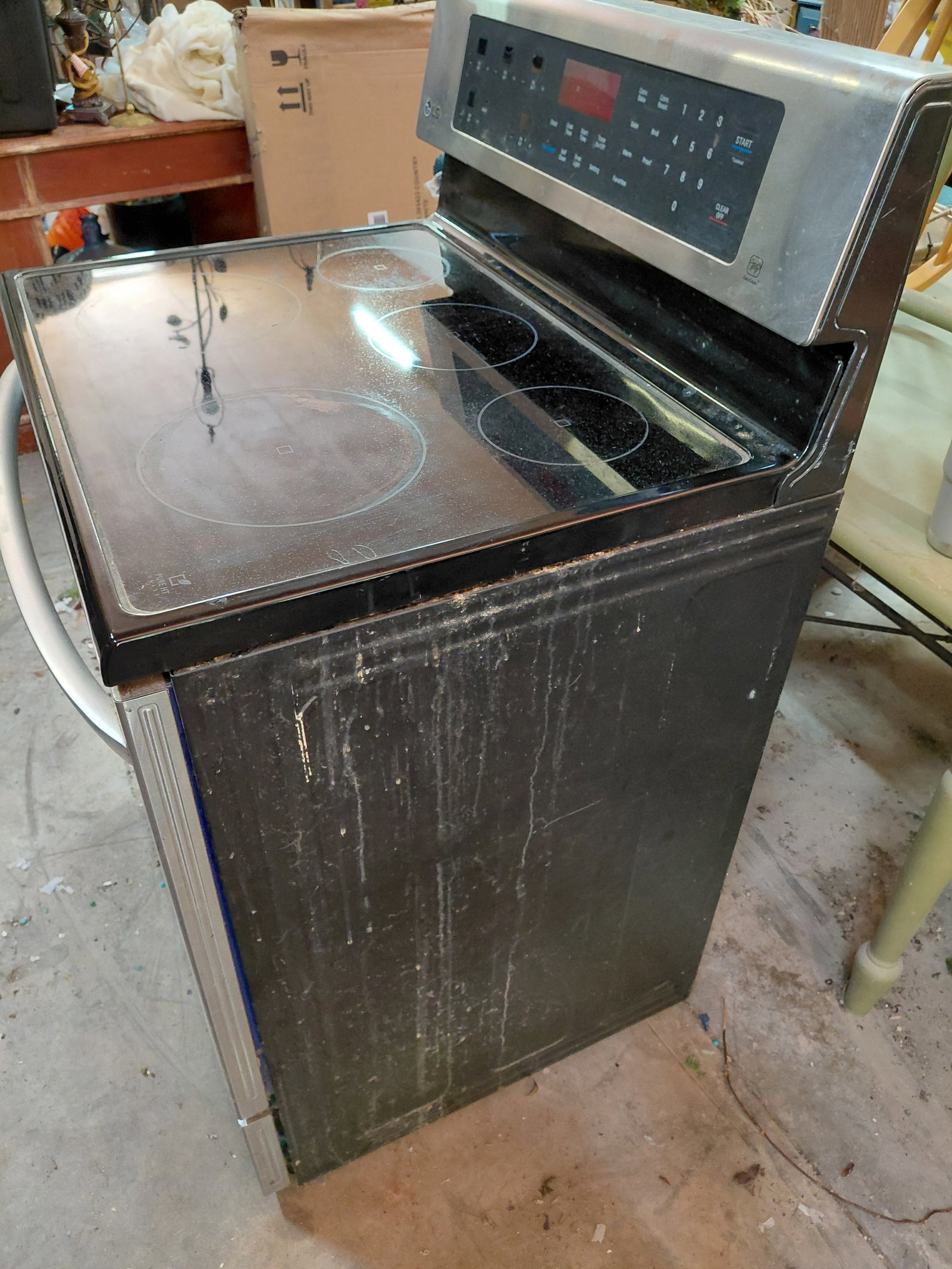 LG Electric Stove / Owner said it works / comes with 72 hour warranty / will need a cord as they - 7