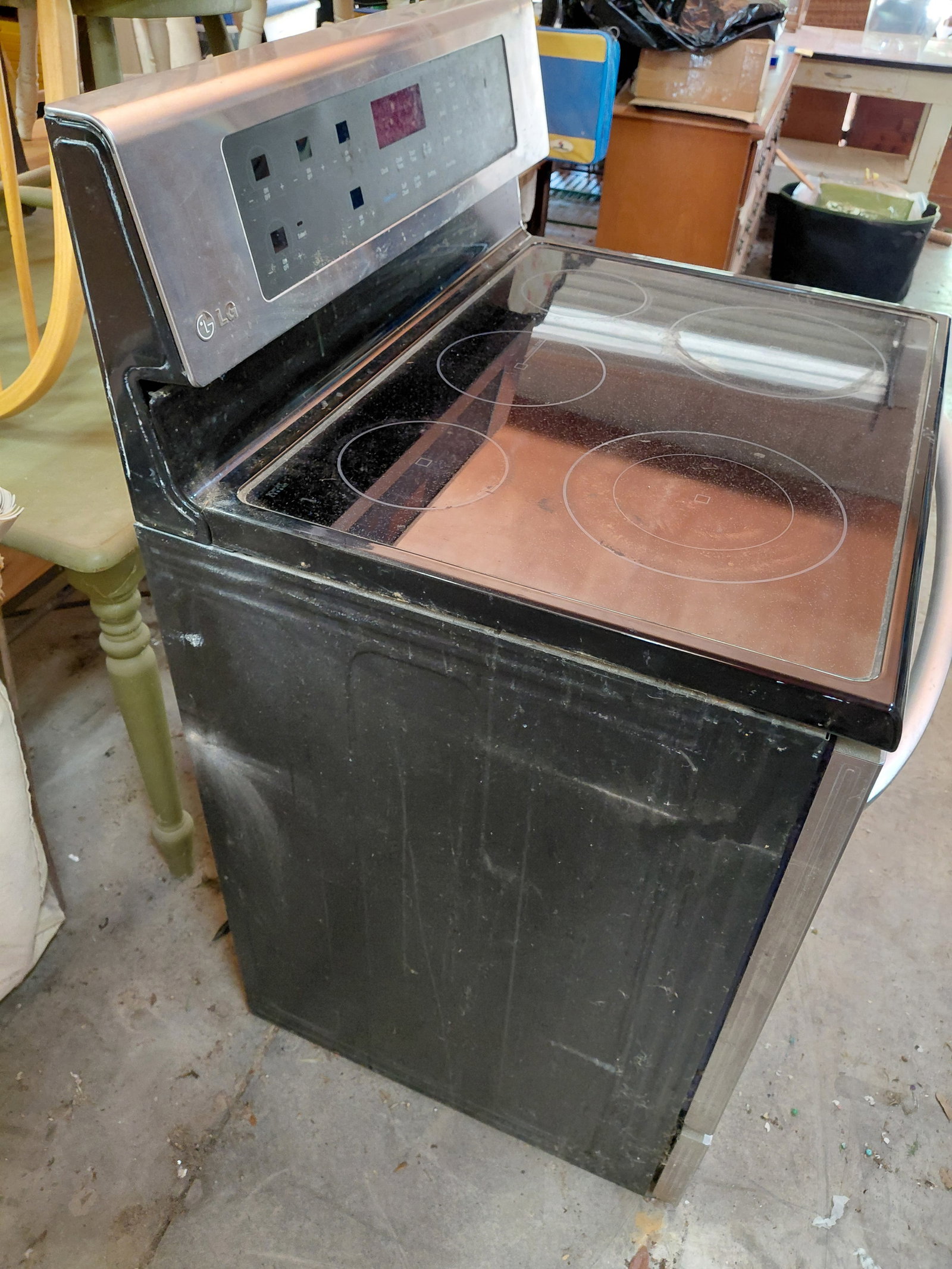 LG Electric Stove / Owner said it works / comes with 72 hour warranty / will need a cord as they - 8