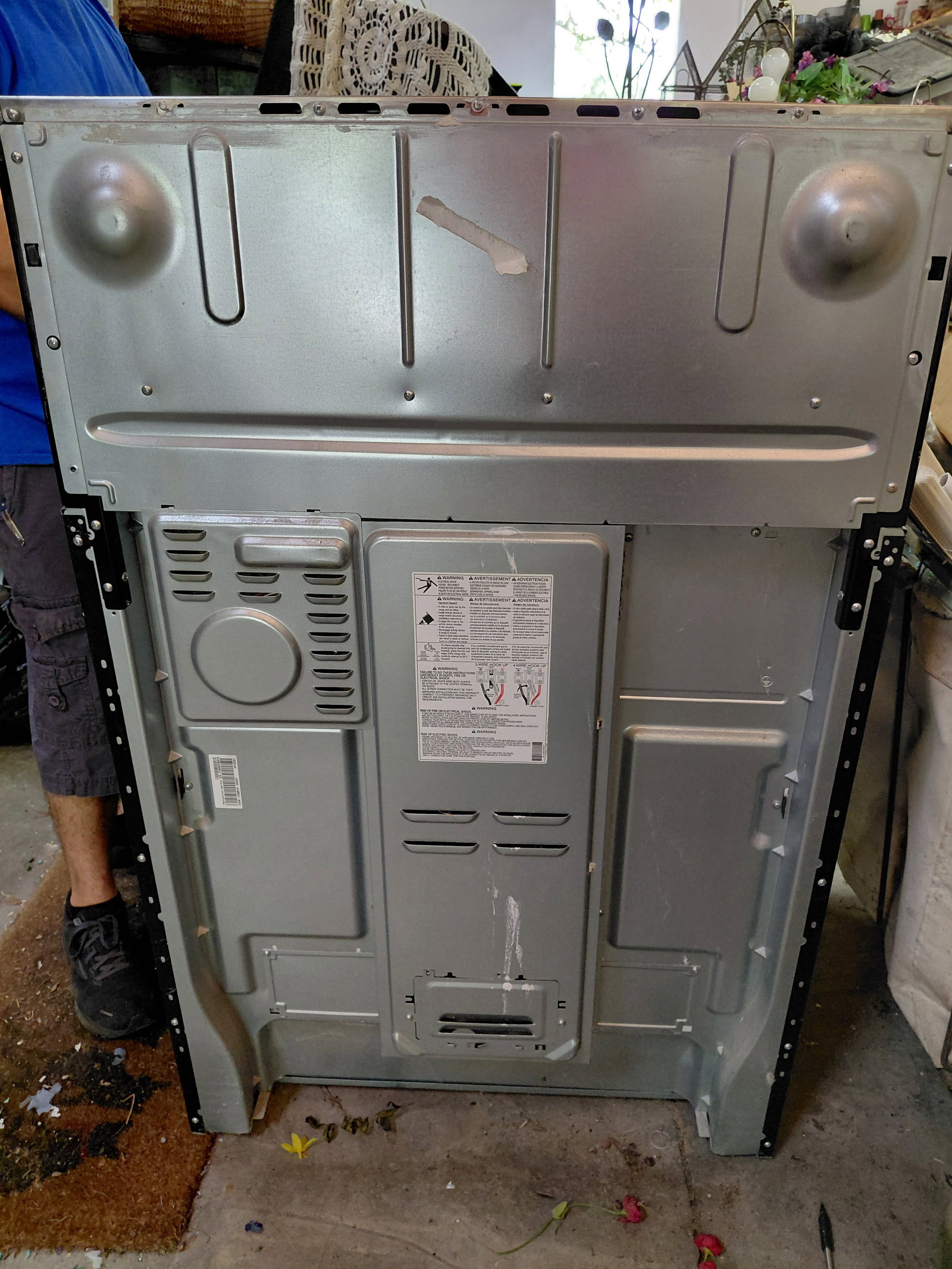 LG Electric Stove / Owner said it works / comes with 72 hour warranty / will need a cord as they - 9