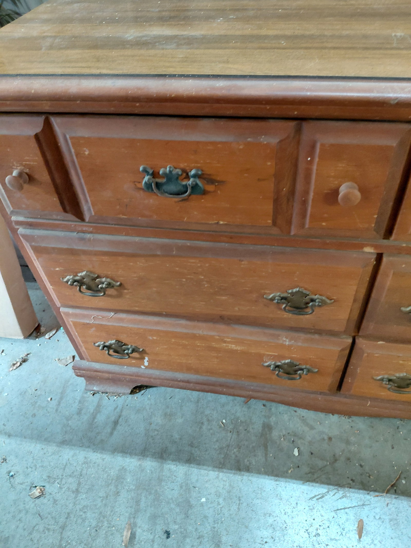 Mid Century 6 Drawer Dresser / some wear as seen/ matches lot 1245 - 4