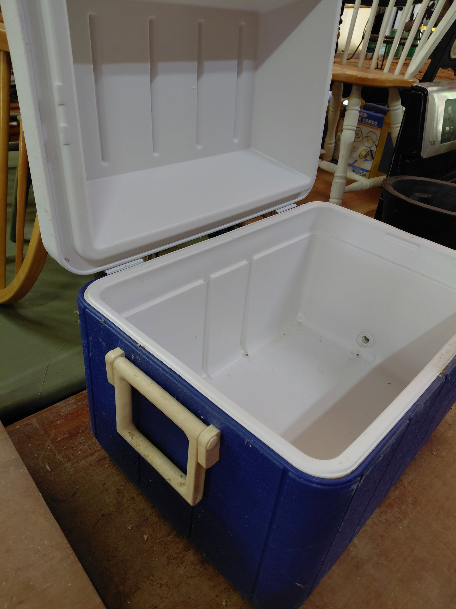 Blue Coleman Chest Cooler - 6