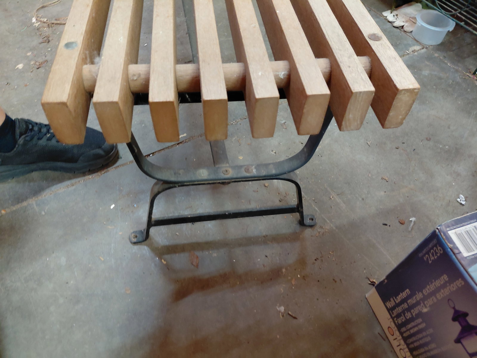 Iron & Teak Garden Bench / slight bow in middle as seen/ teak needs oil but great condition - 6